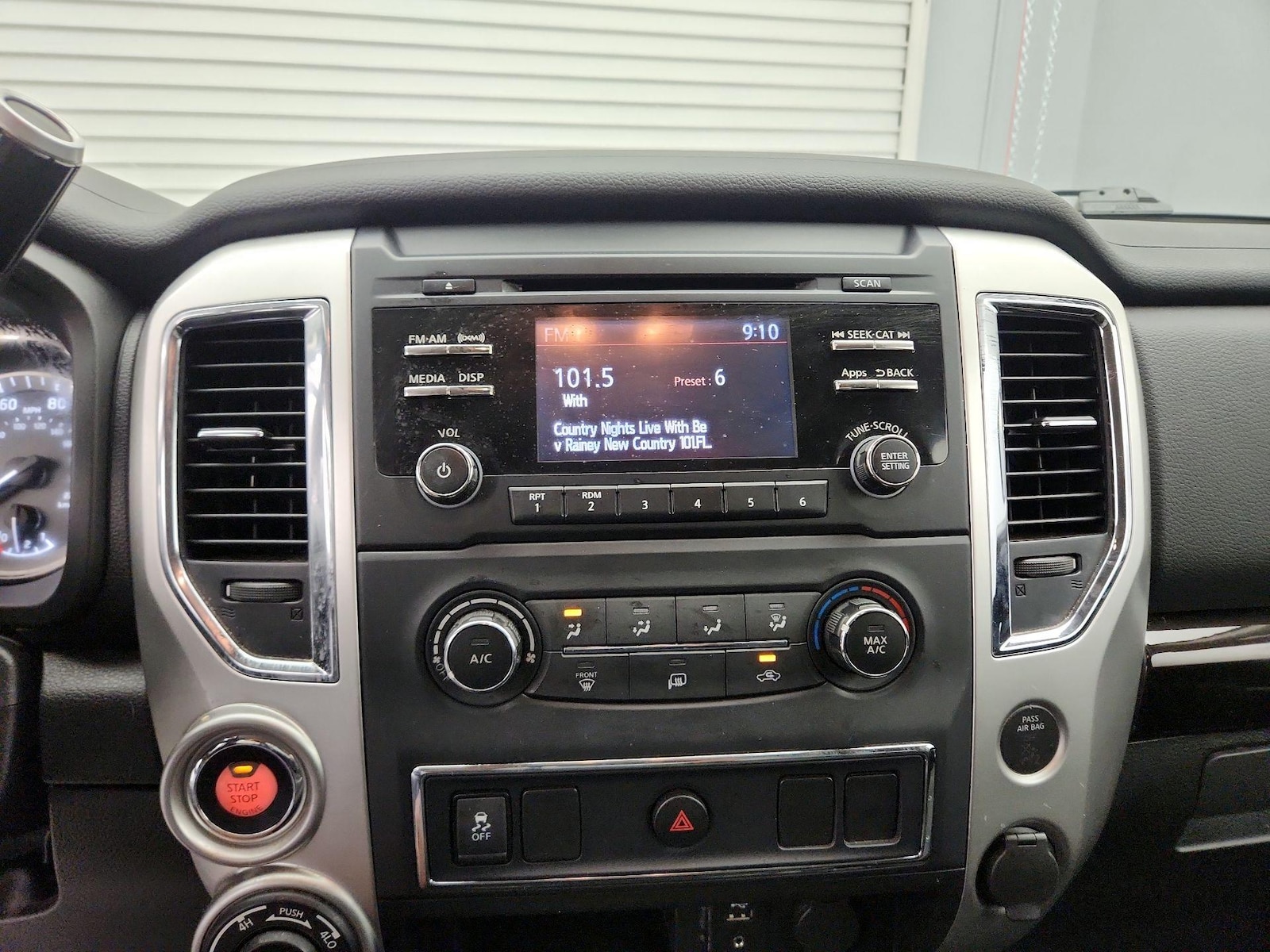 2017 Nissan Titan SV - Photo 15