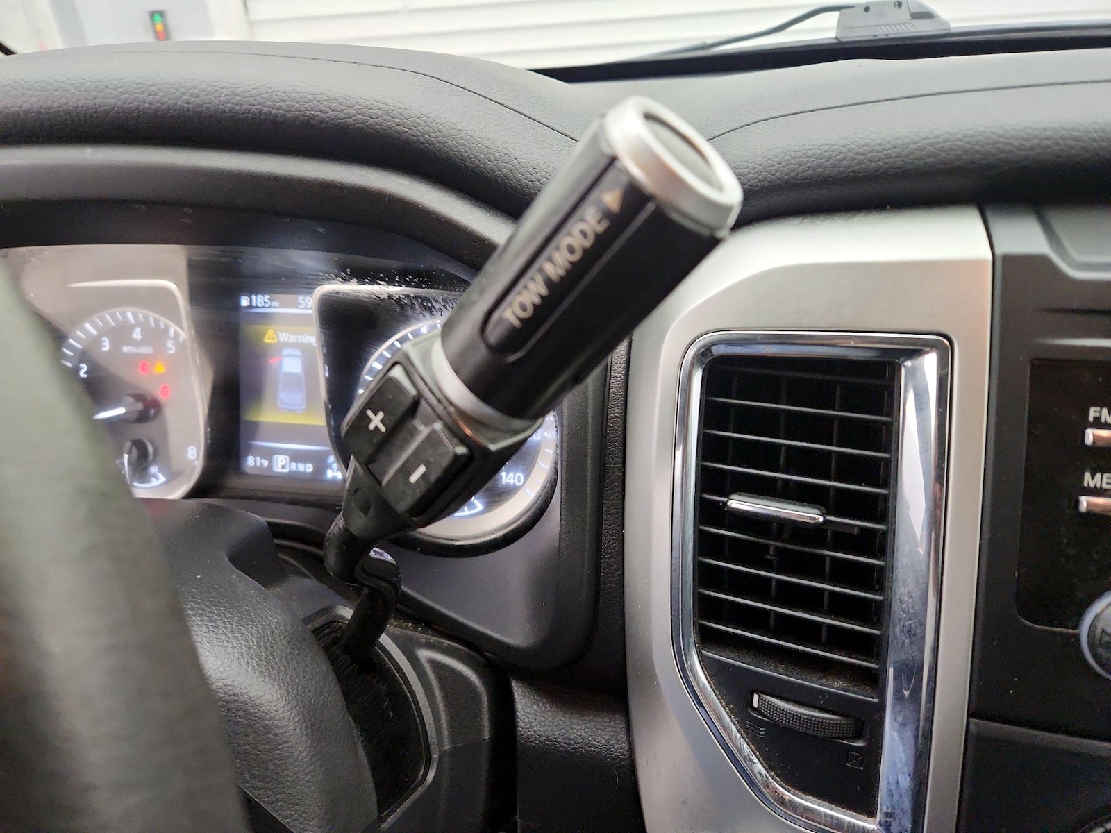 2017 Nissan Titan SV - Photo 17