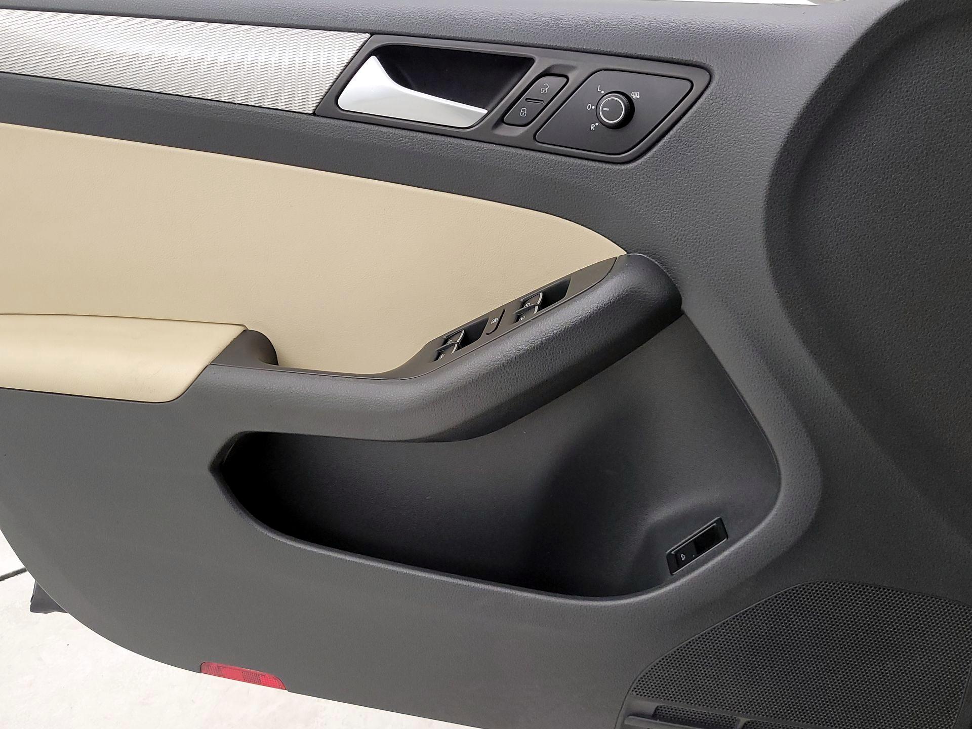 Thumbnail: 2015 Volkswagen Jetta - 12