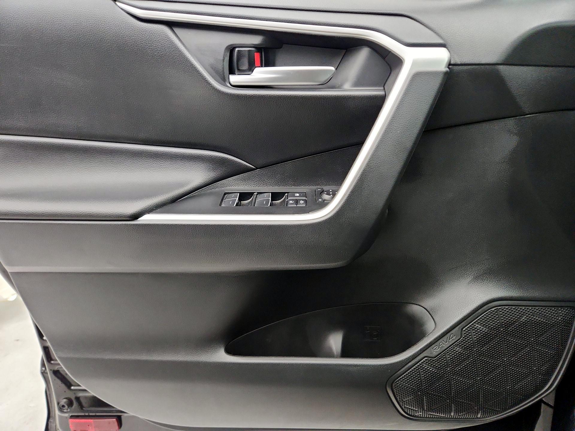 Thumbnail: 2025 Toyota RAV4 - 12