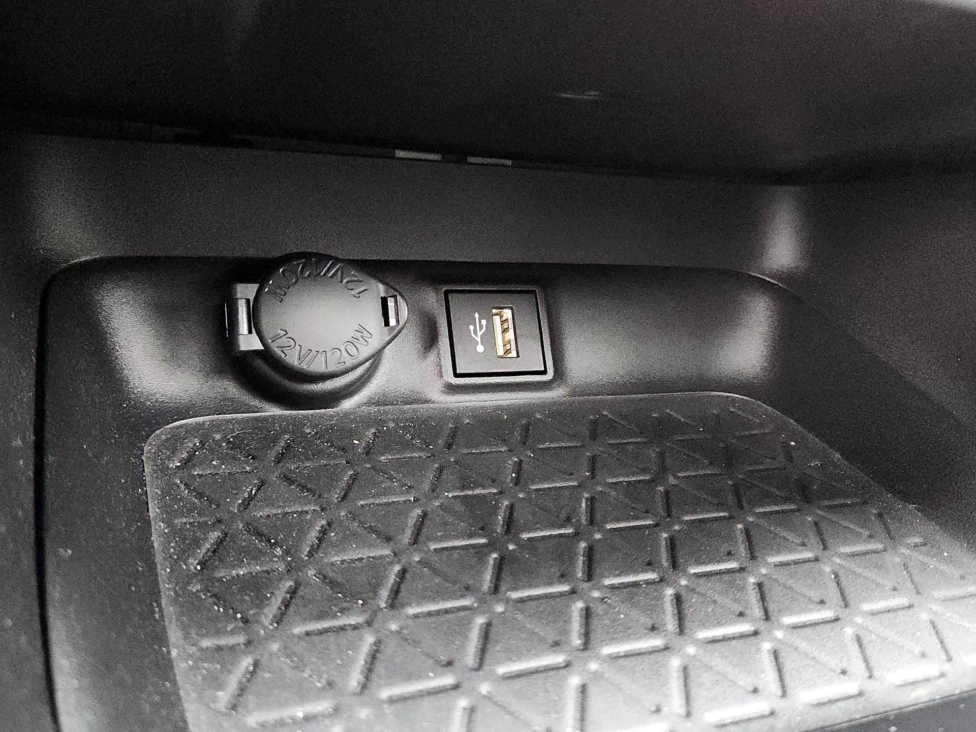 Thumbnail: 2025 Toyota RAV4 - 18