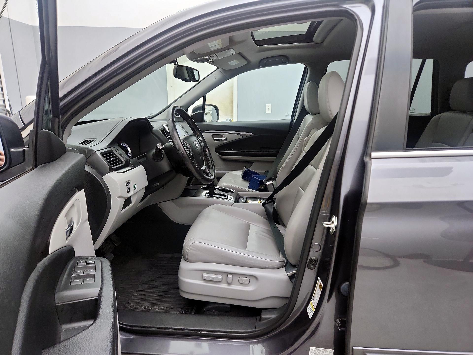 Thumbnail: 2016 Honda Pilot - 11