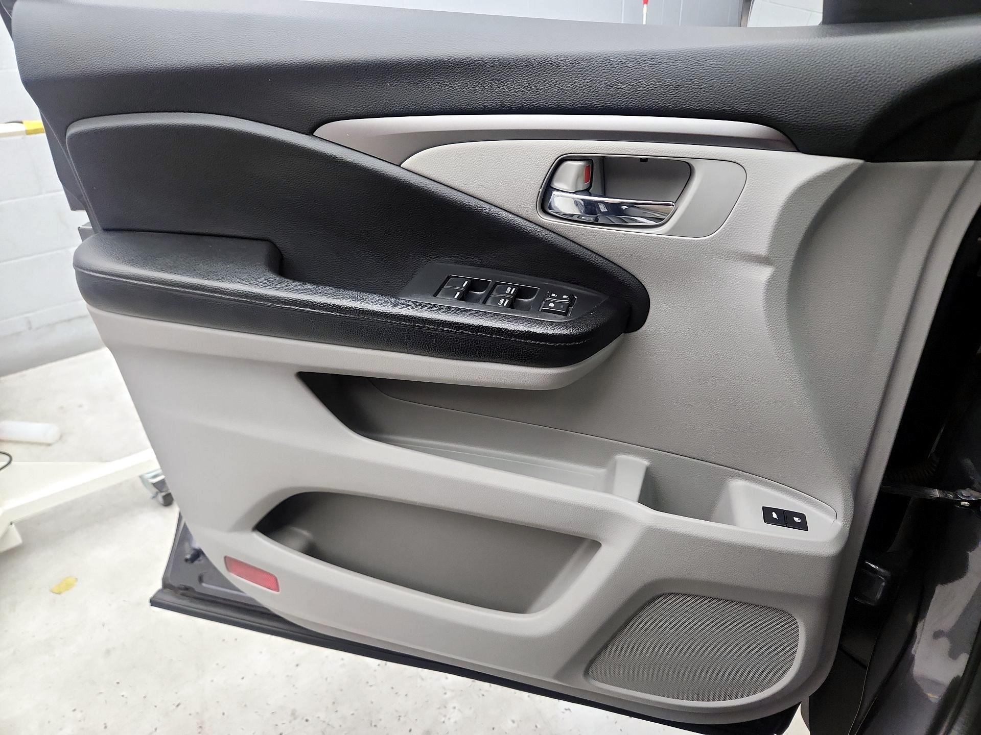 Thumbnail: 2016 Honda Pilot - 12