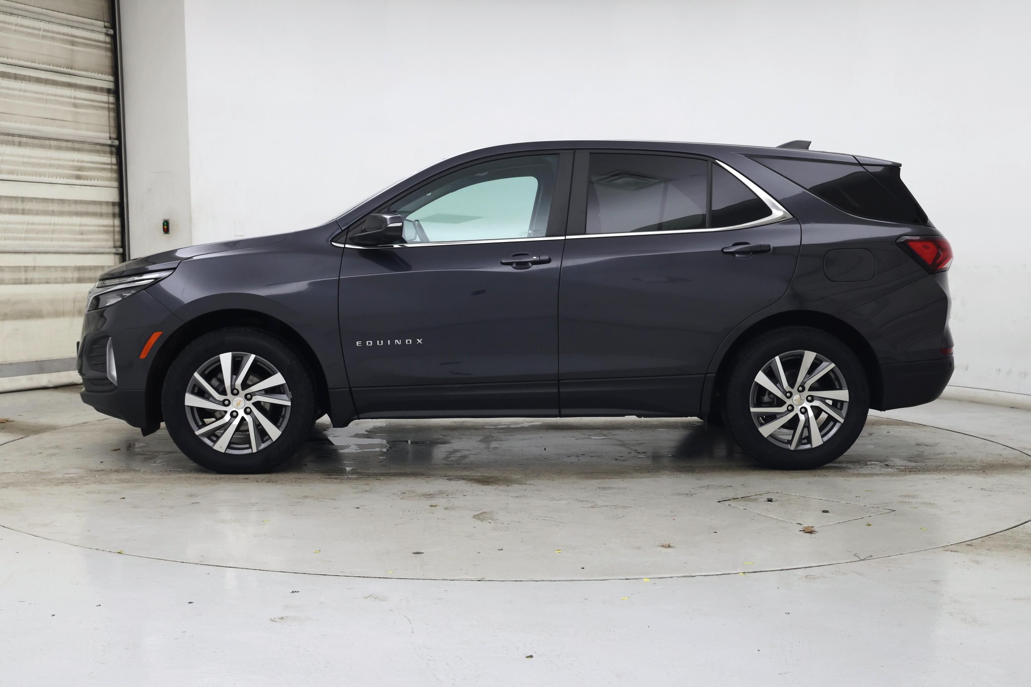 Thumbnail: 2022 Chevrolet Equinox - 3