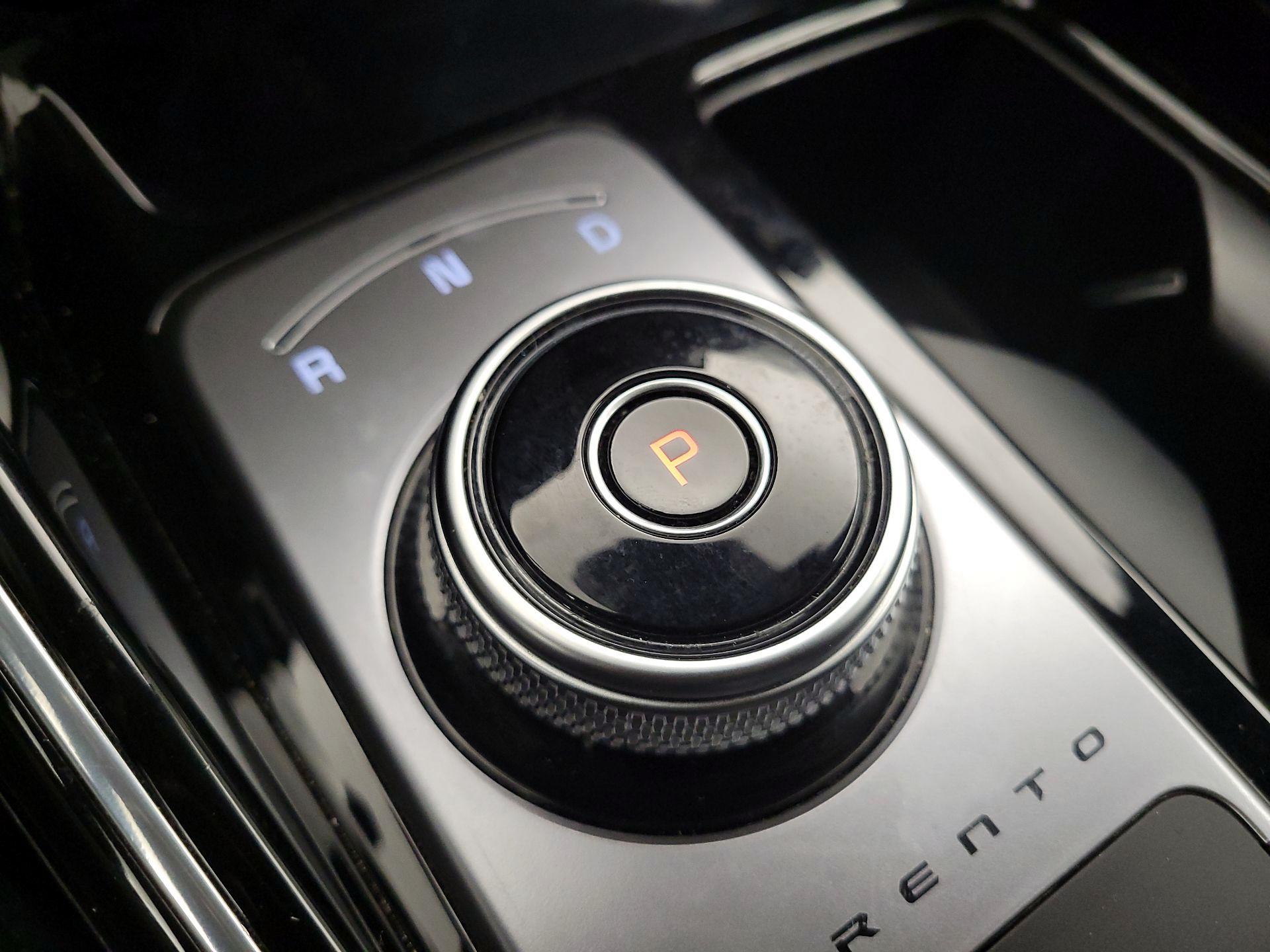 Thumbnail: 2023 Kia Sorento - 18