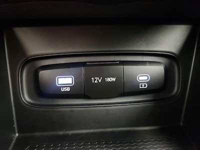USB/AUX Ports