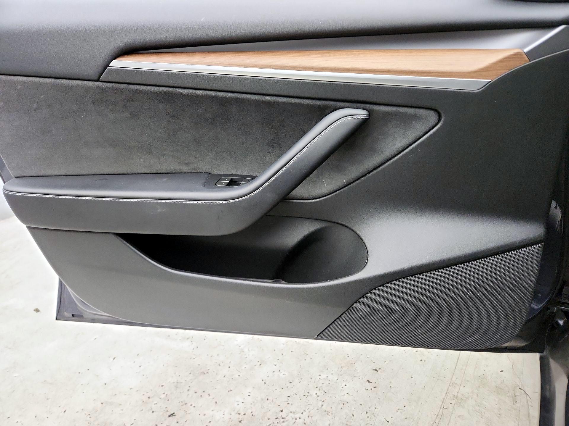 Thumbnail: 2023 Tesla Model 3 - 12
