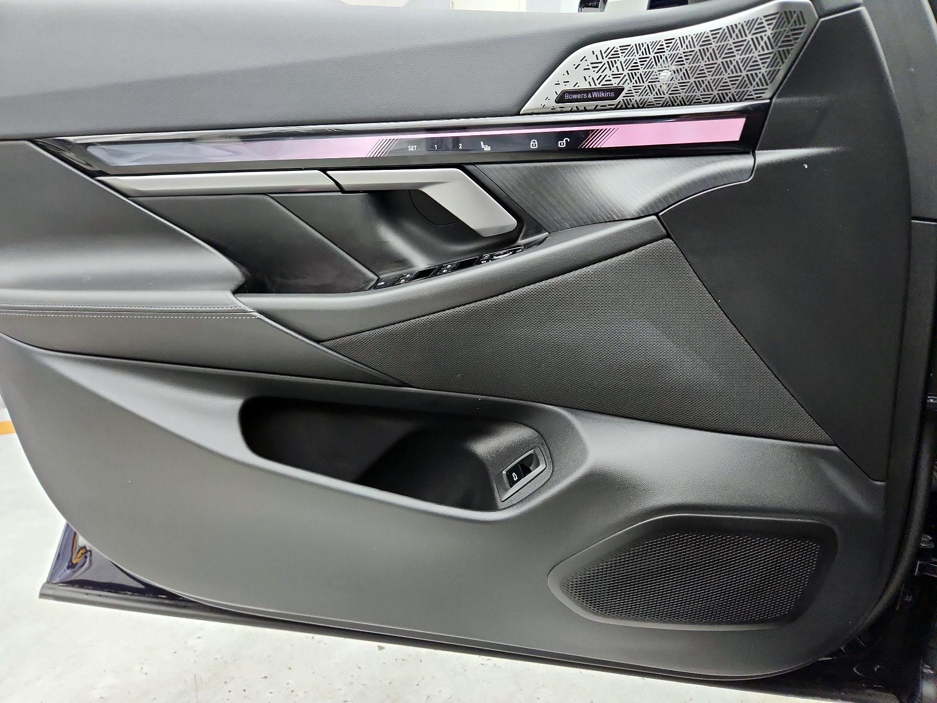 Thumbnail: 2026 BMW i5 - 12