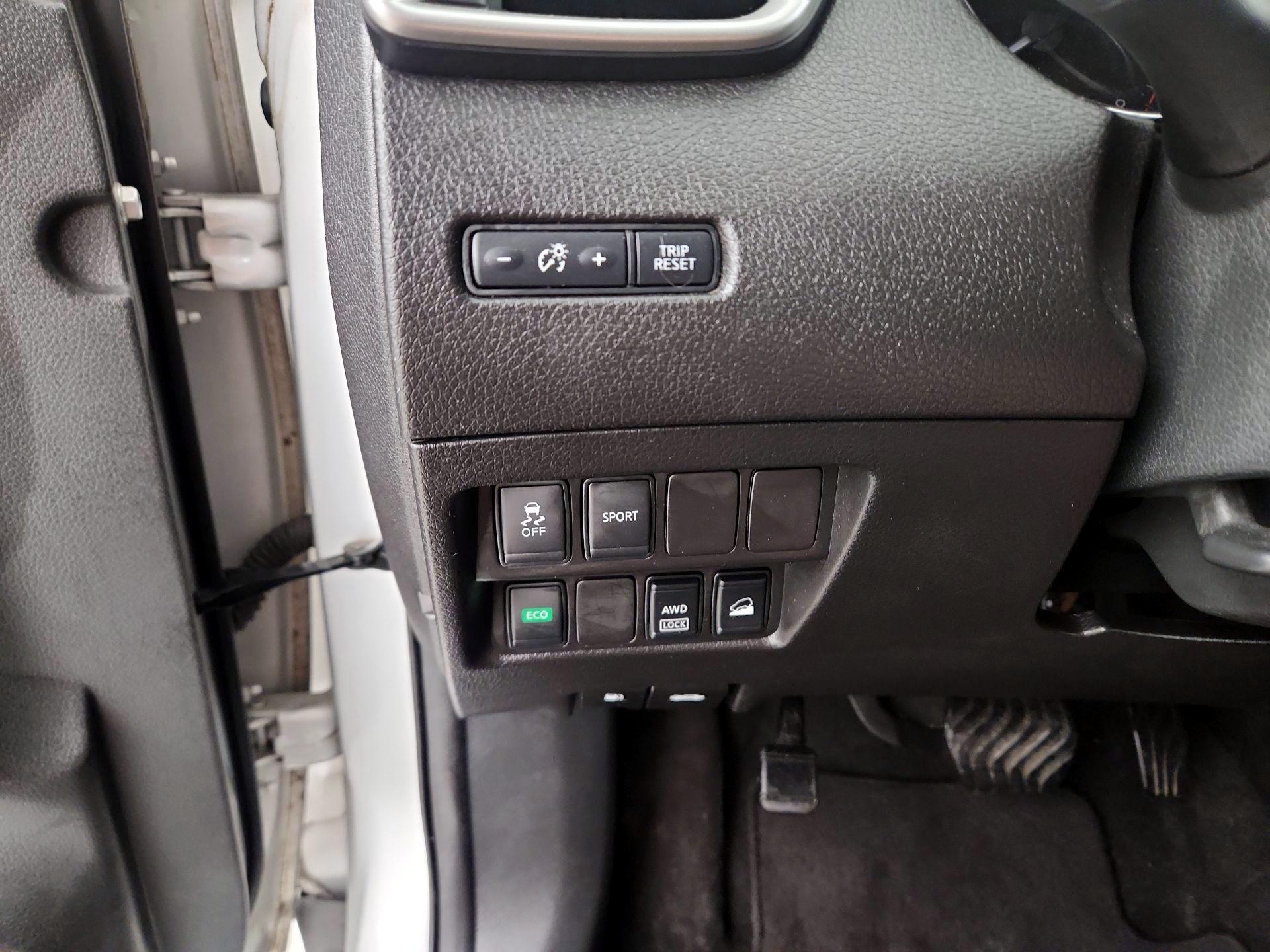Thumbnail: 2015 Nissan Rogue - 13