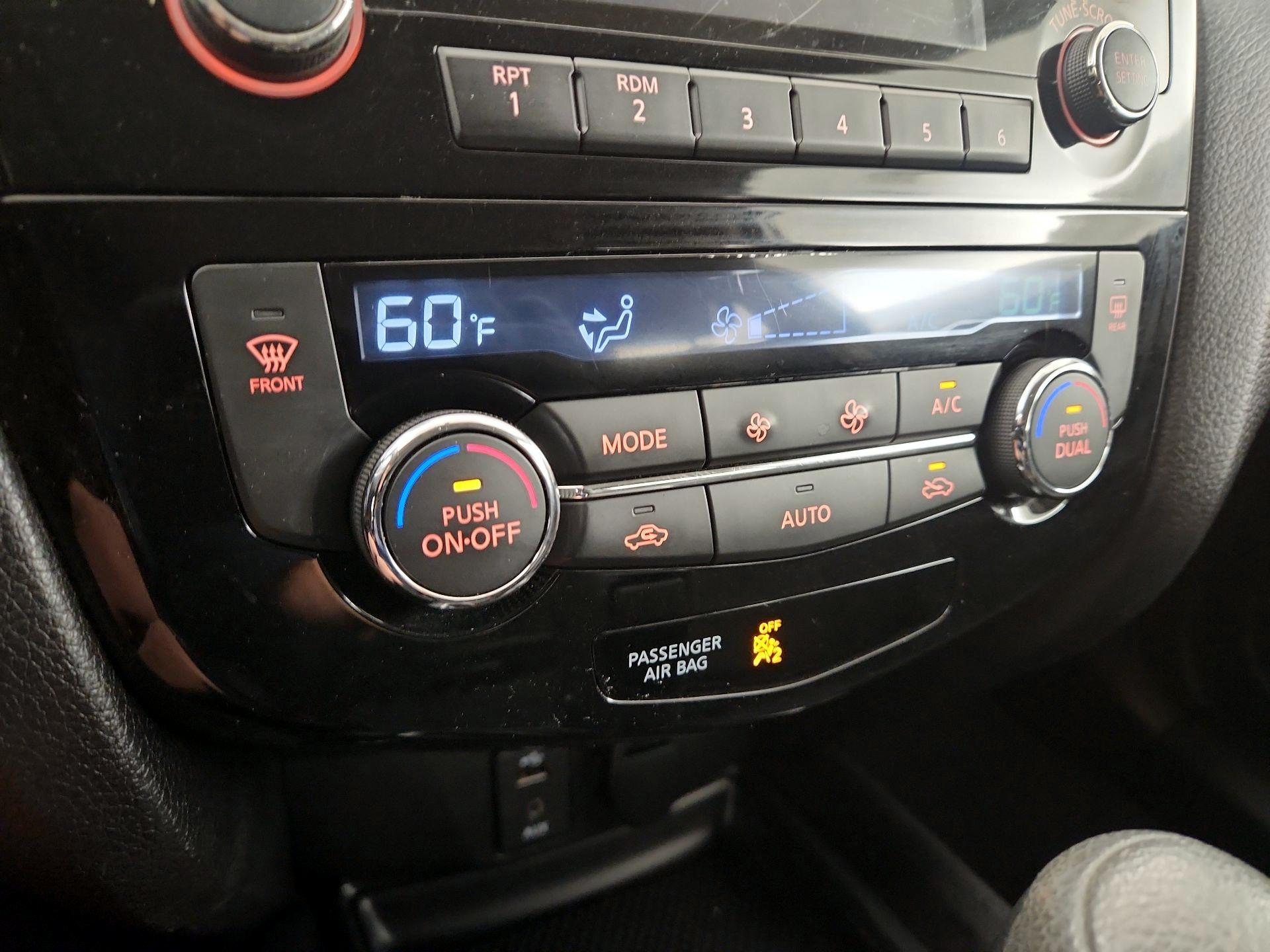 Thumbnail: 2015 Nissan Rogue - 16