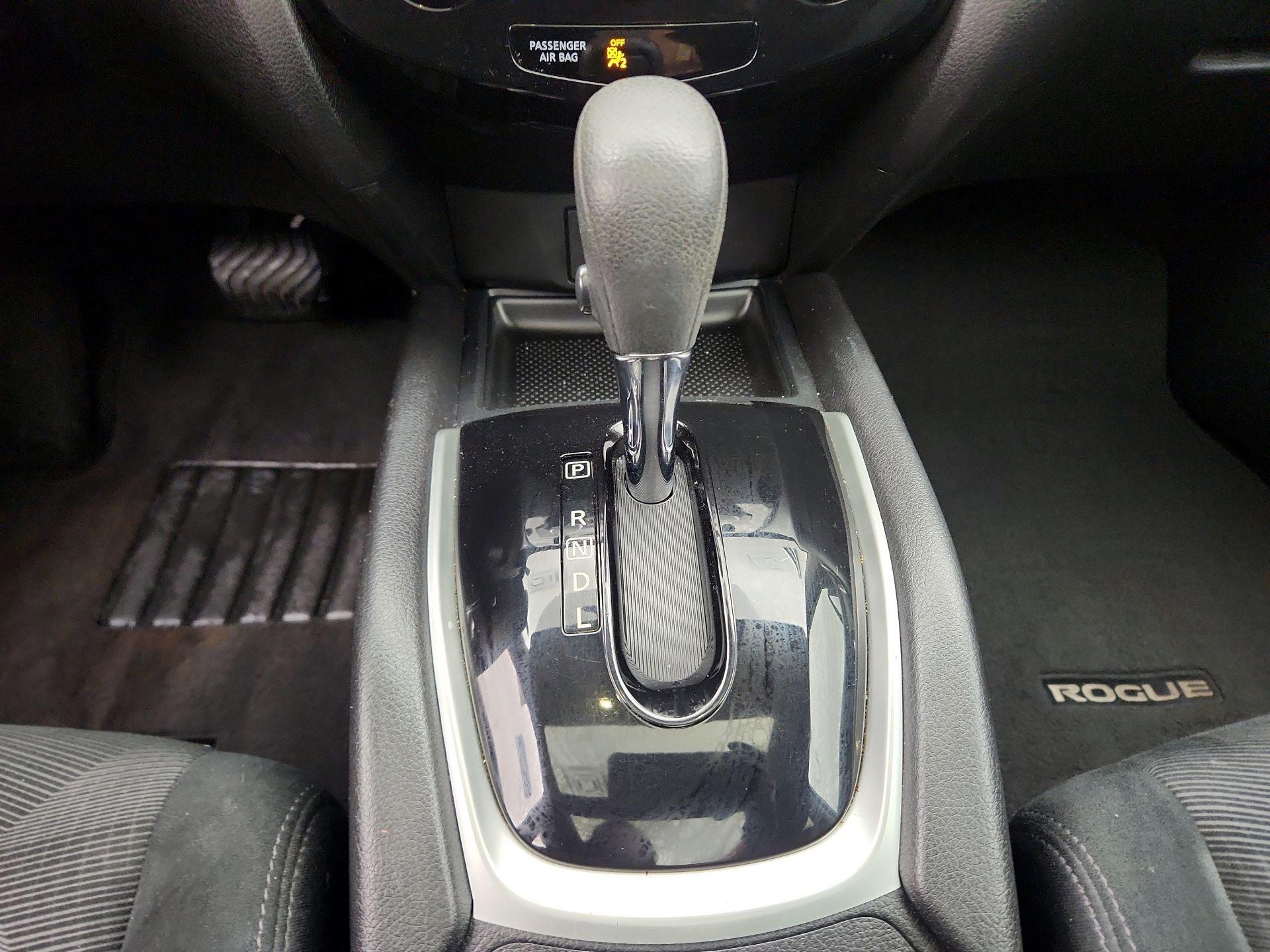 Thumbnail: 2015 Nissan Rogue - 17