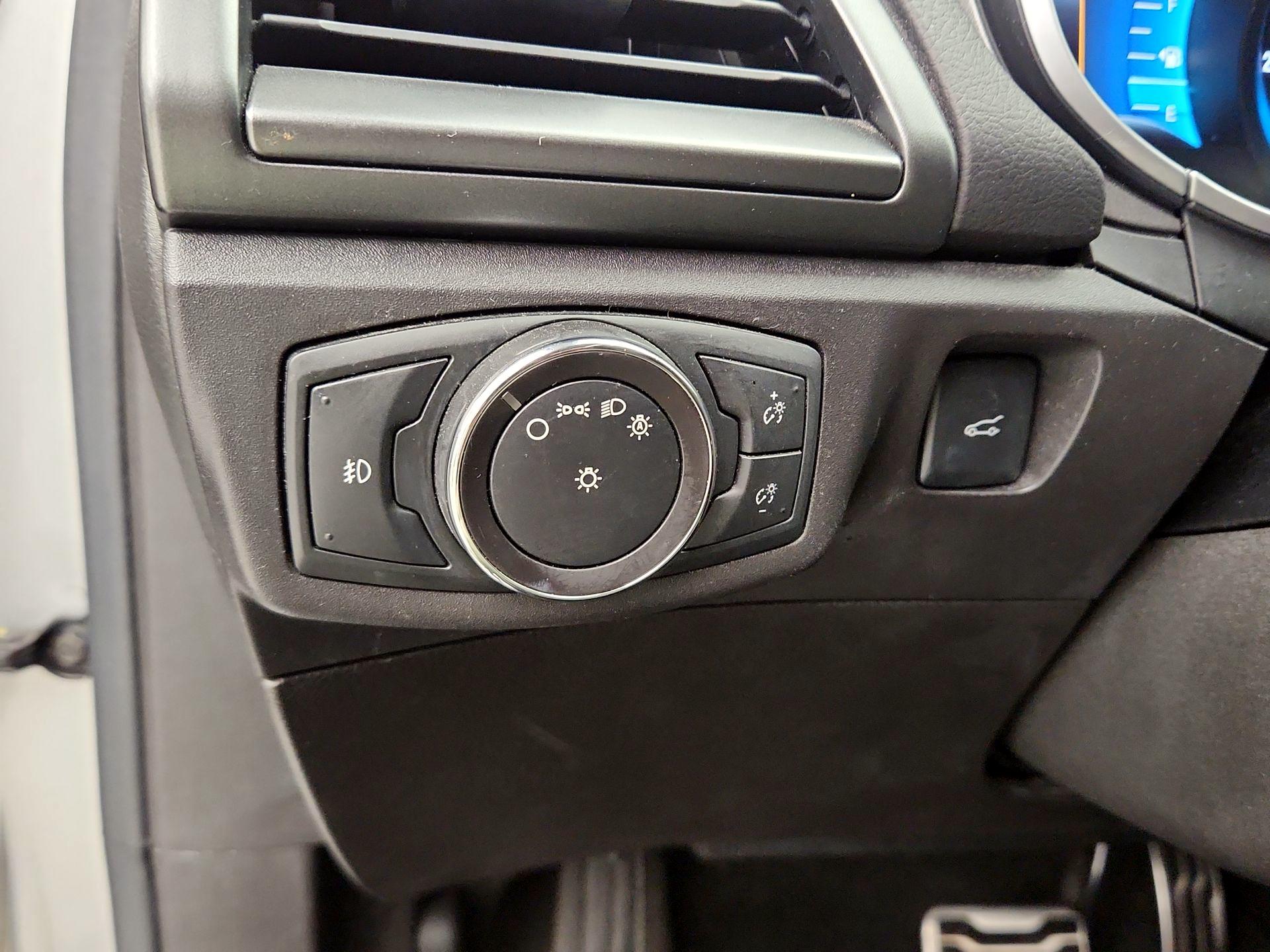 Thumbnail: 2016 Ford Fusion - 13