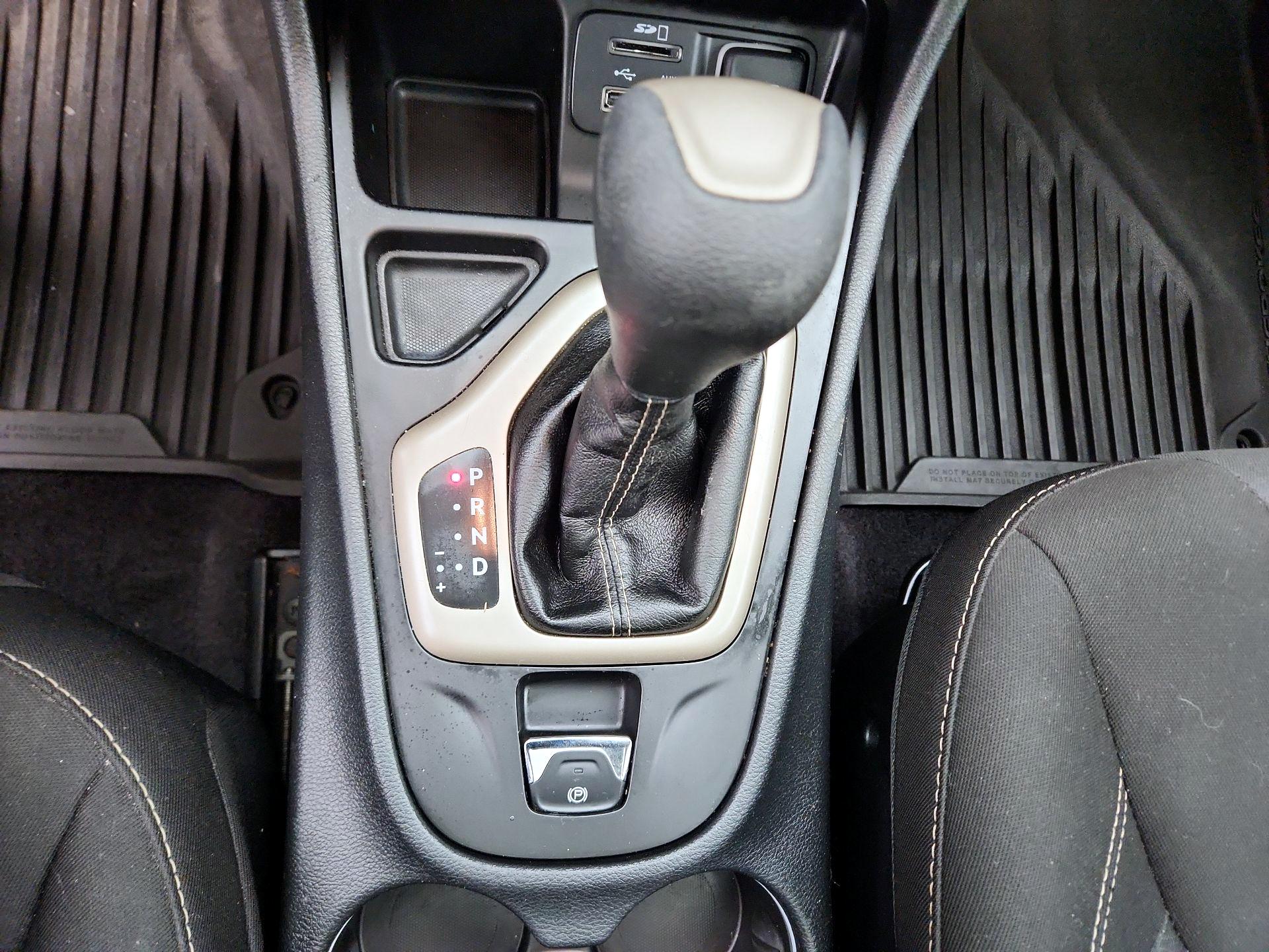 Thumbnail: 2016 Jeep Cherokee - 18