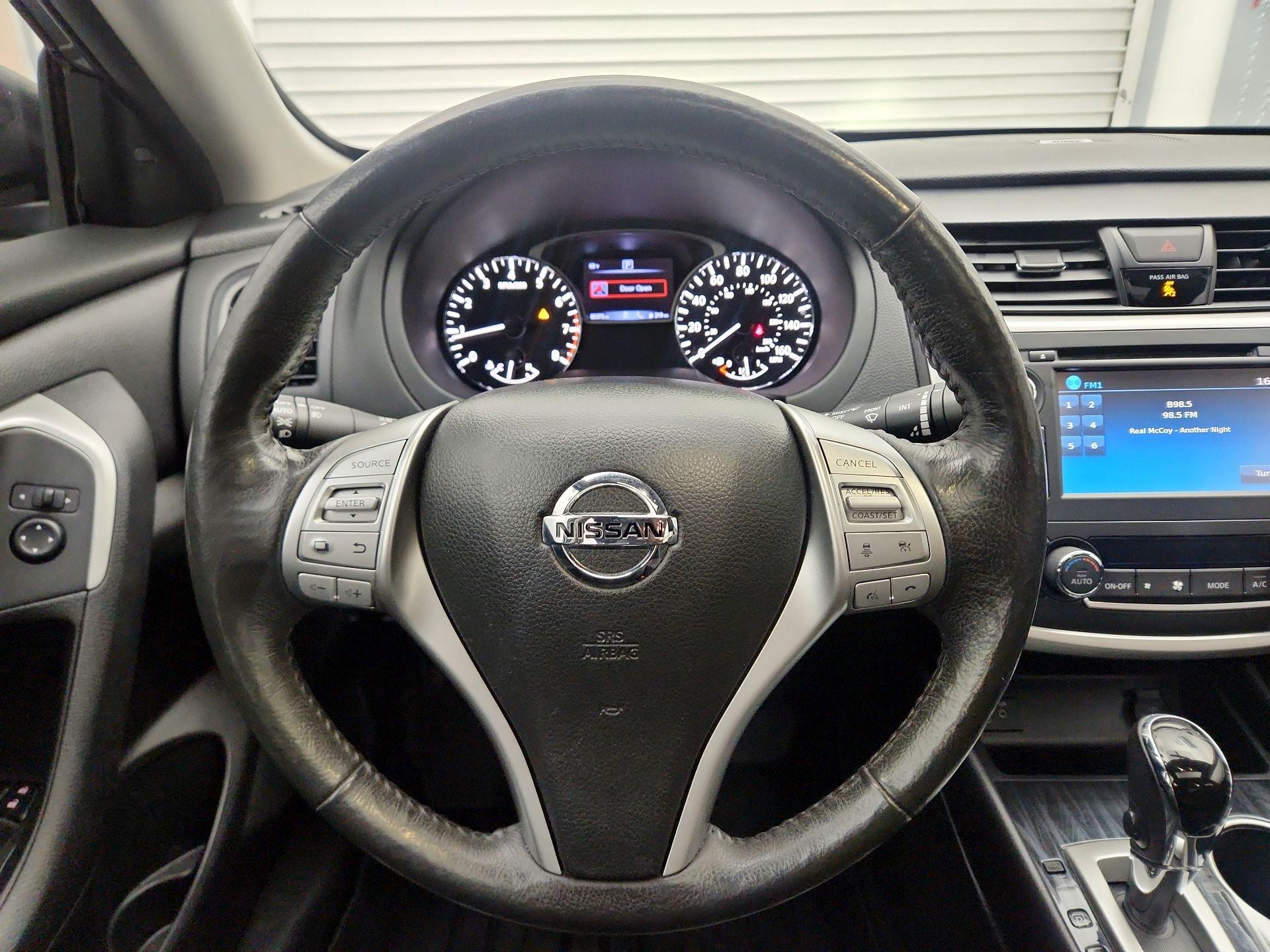 Thumbnail: 2017 Nissan Altima - 10