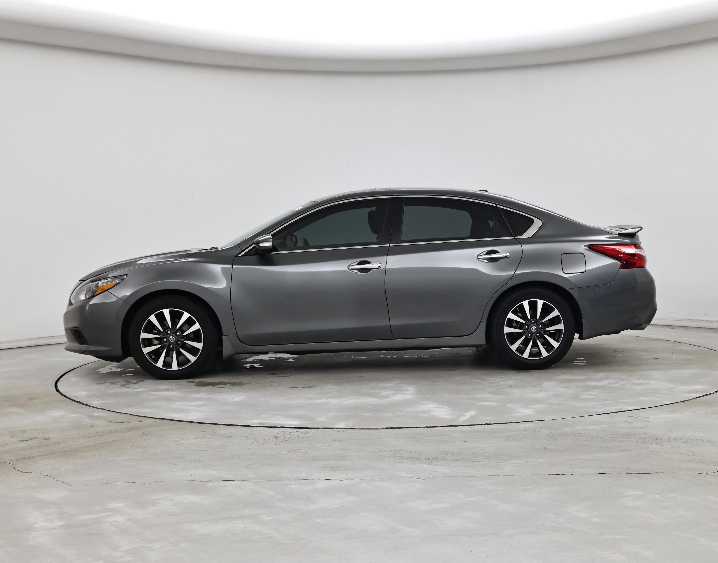 Thumbnail: 2017 Nissan Altima - 3