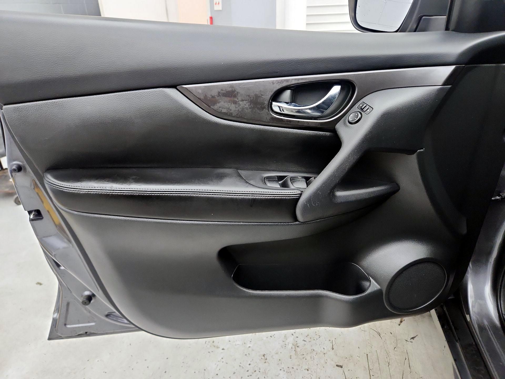 Thumbnail: 2019 Nissan Rogue - 12