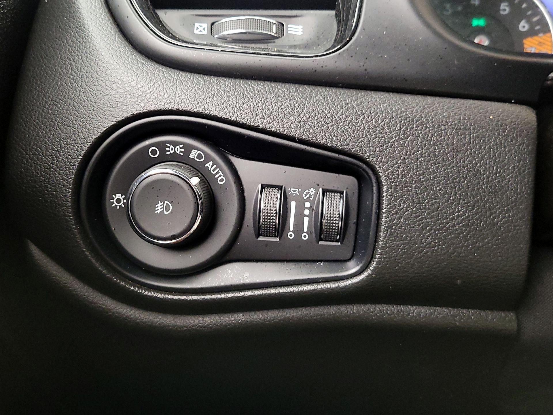 Thumbnail: 2022 Jeep Renegade - 13