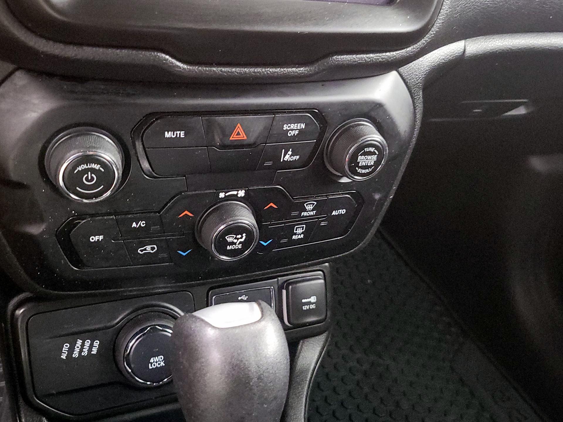 Thumbnail: 2022 Jeep Renegade - 17