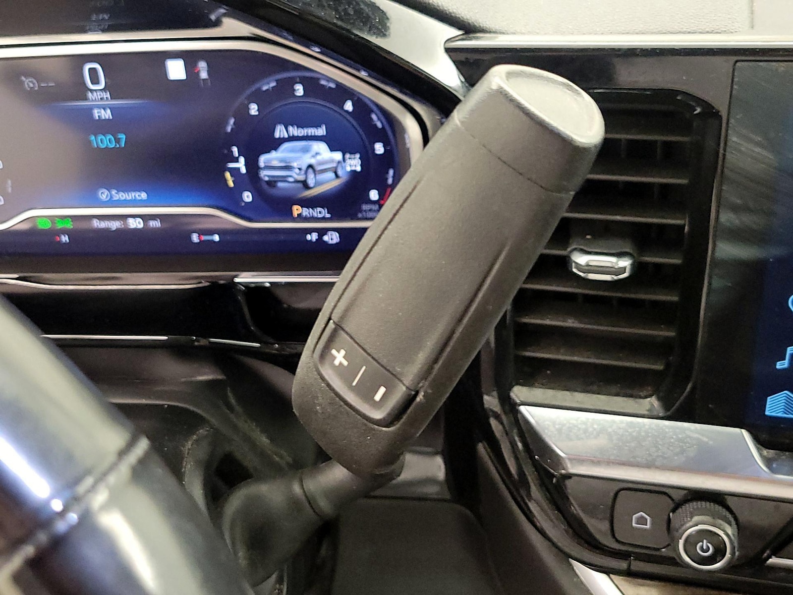 2023 Chevrolet Silverado 1500 LT - Photo 18