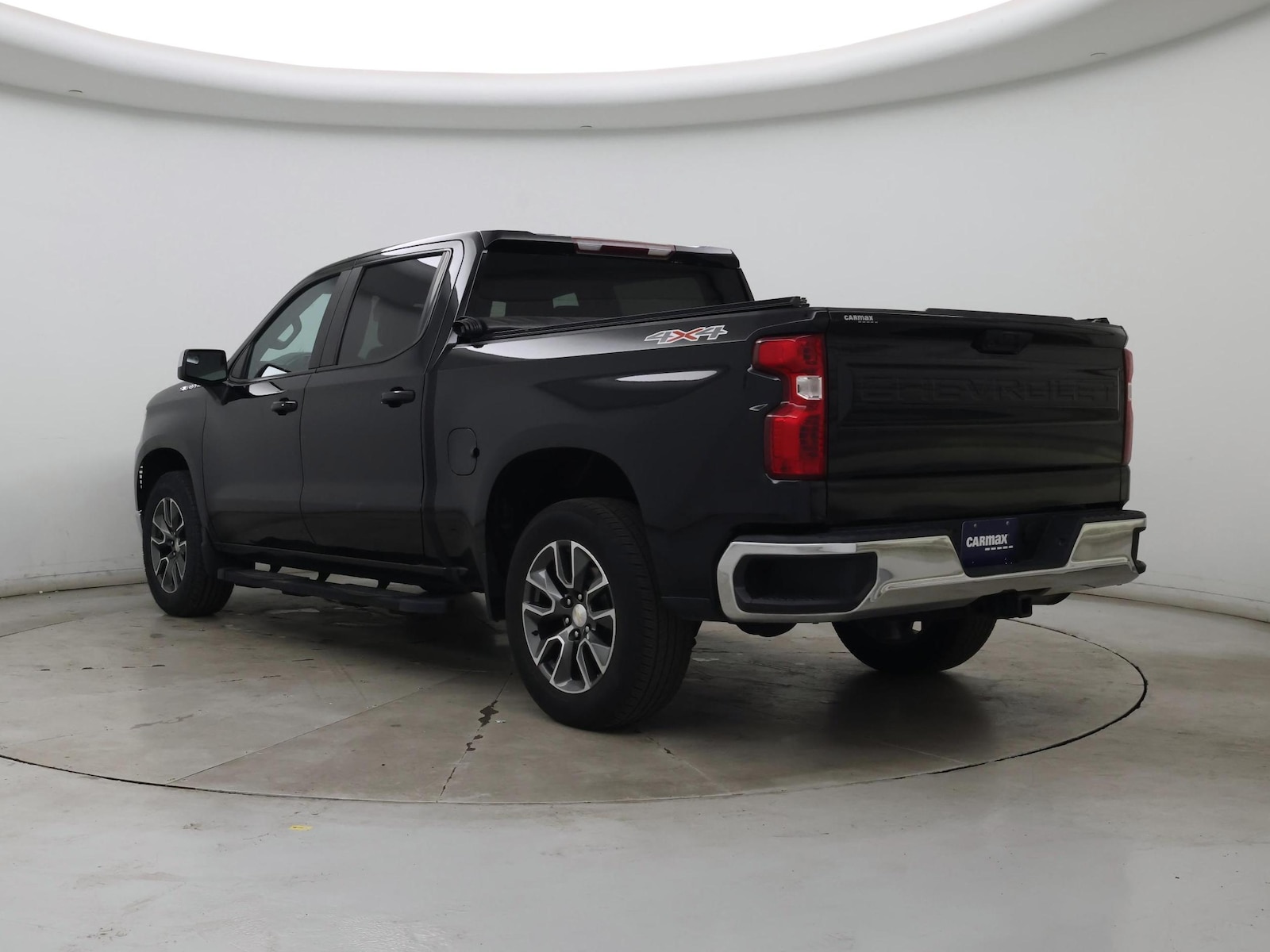2023 Chevrolet Silverado 1500 LT - Photo 3