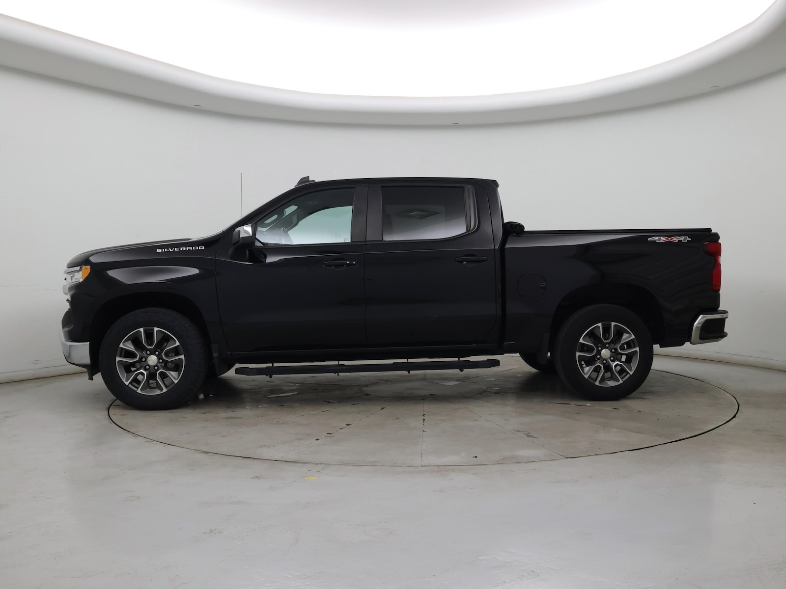 2023 Chevrolet Silverado 1500 LT - Photo 4