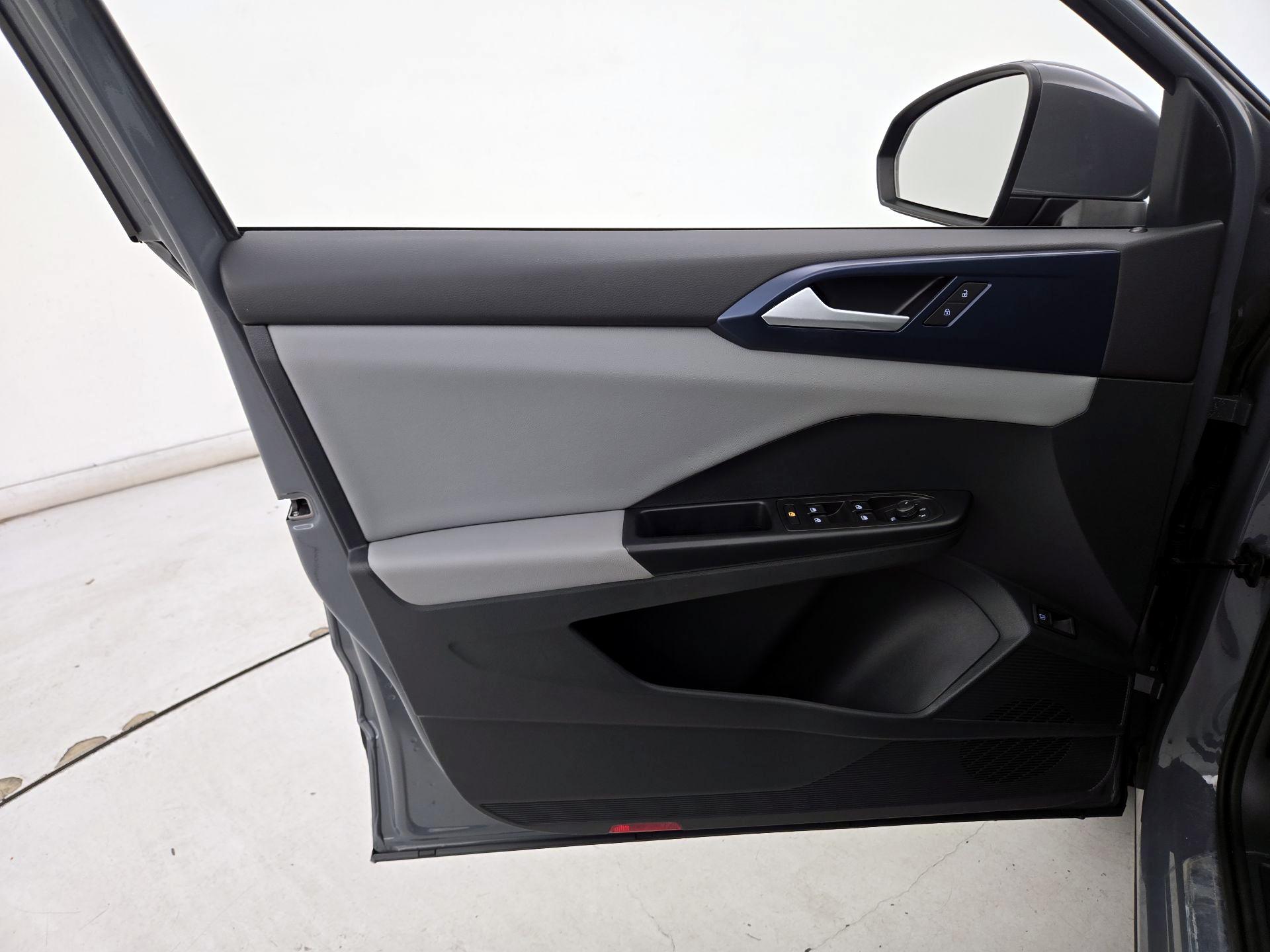 Thumbnail: 2023 Volkswagen Taos - 12