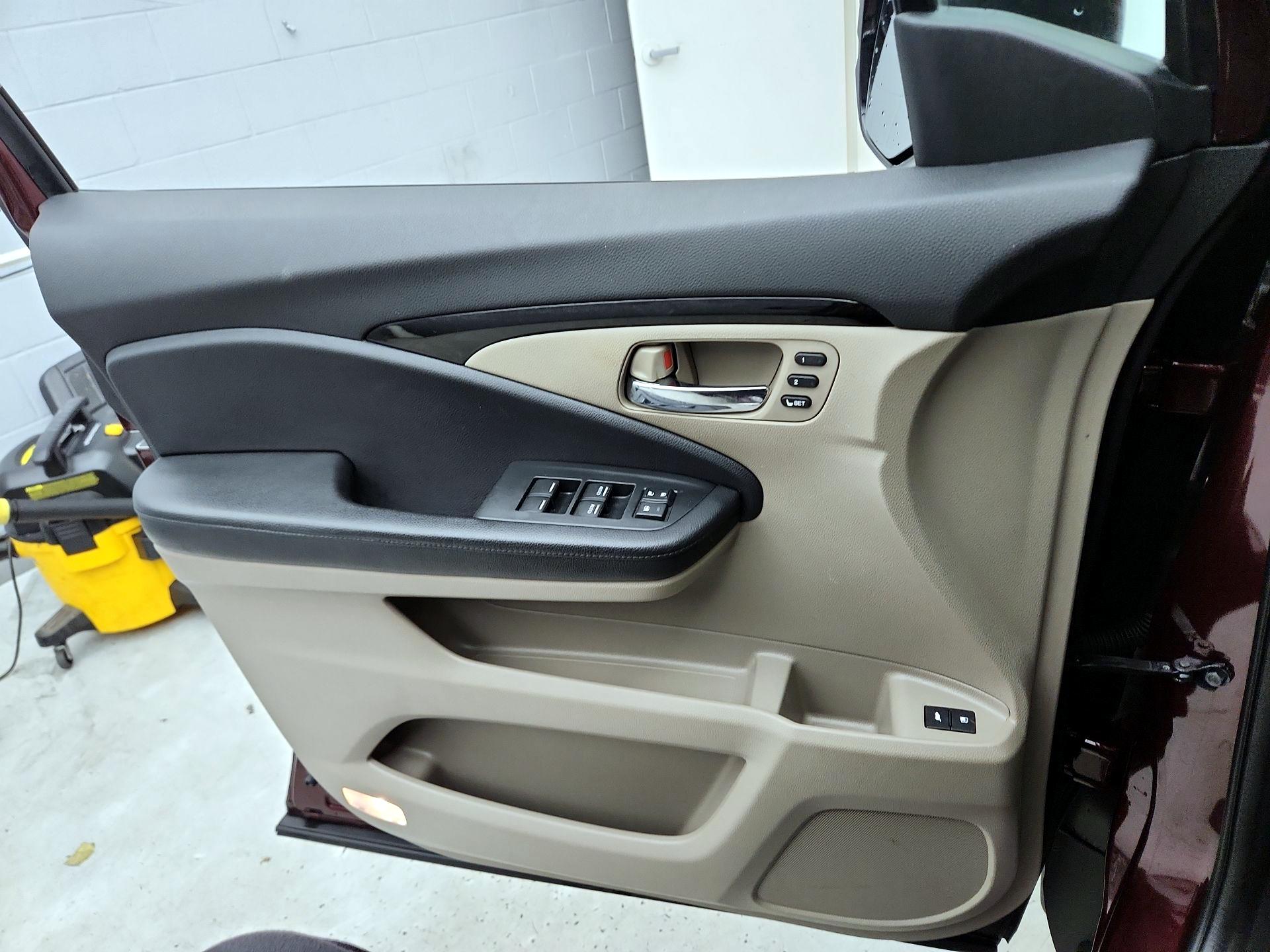 Thumbnail: 2016 Honda Pilot - 12