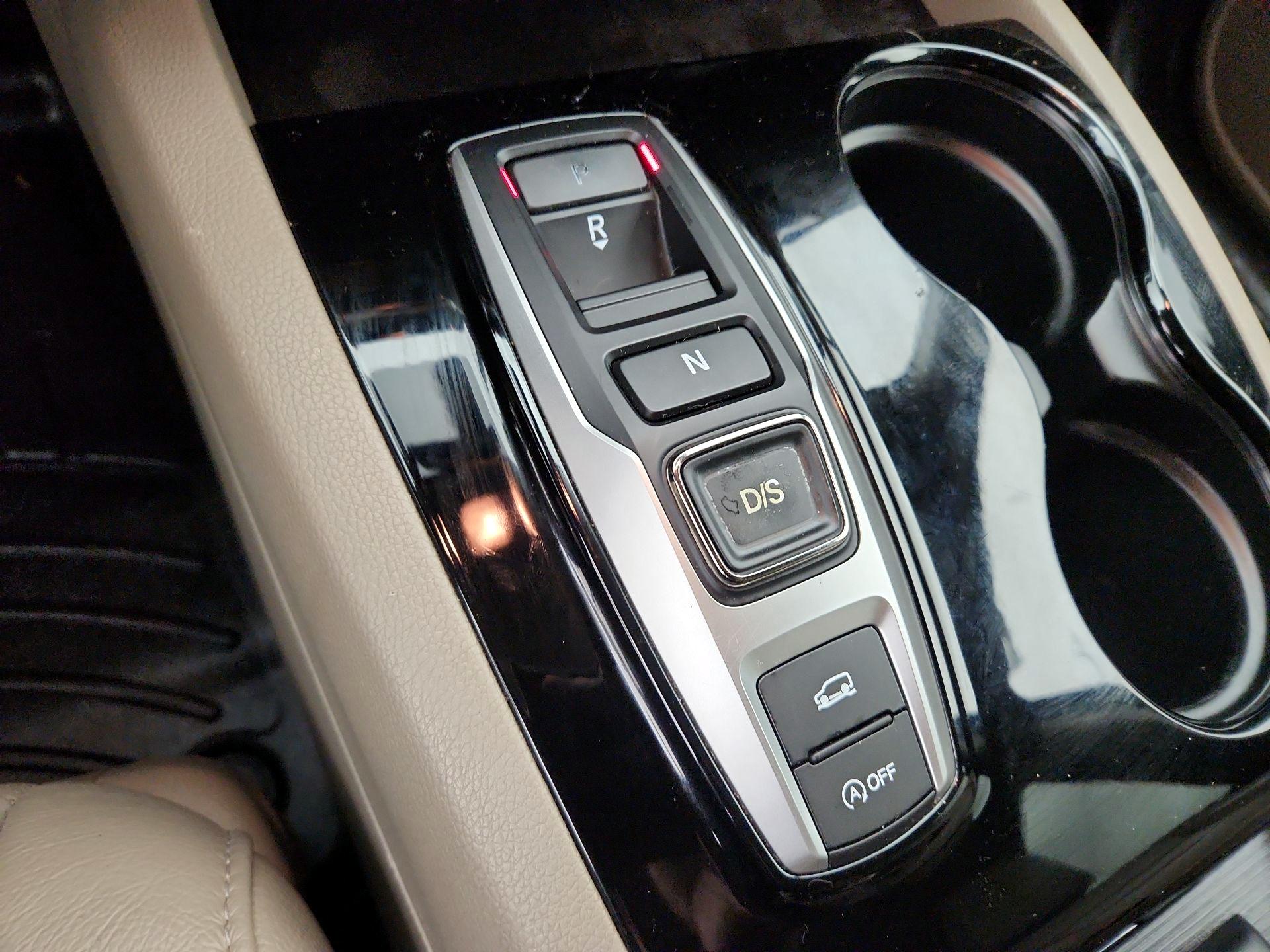 Thumbnail: 2016 Honda Pilot - 18