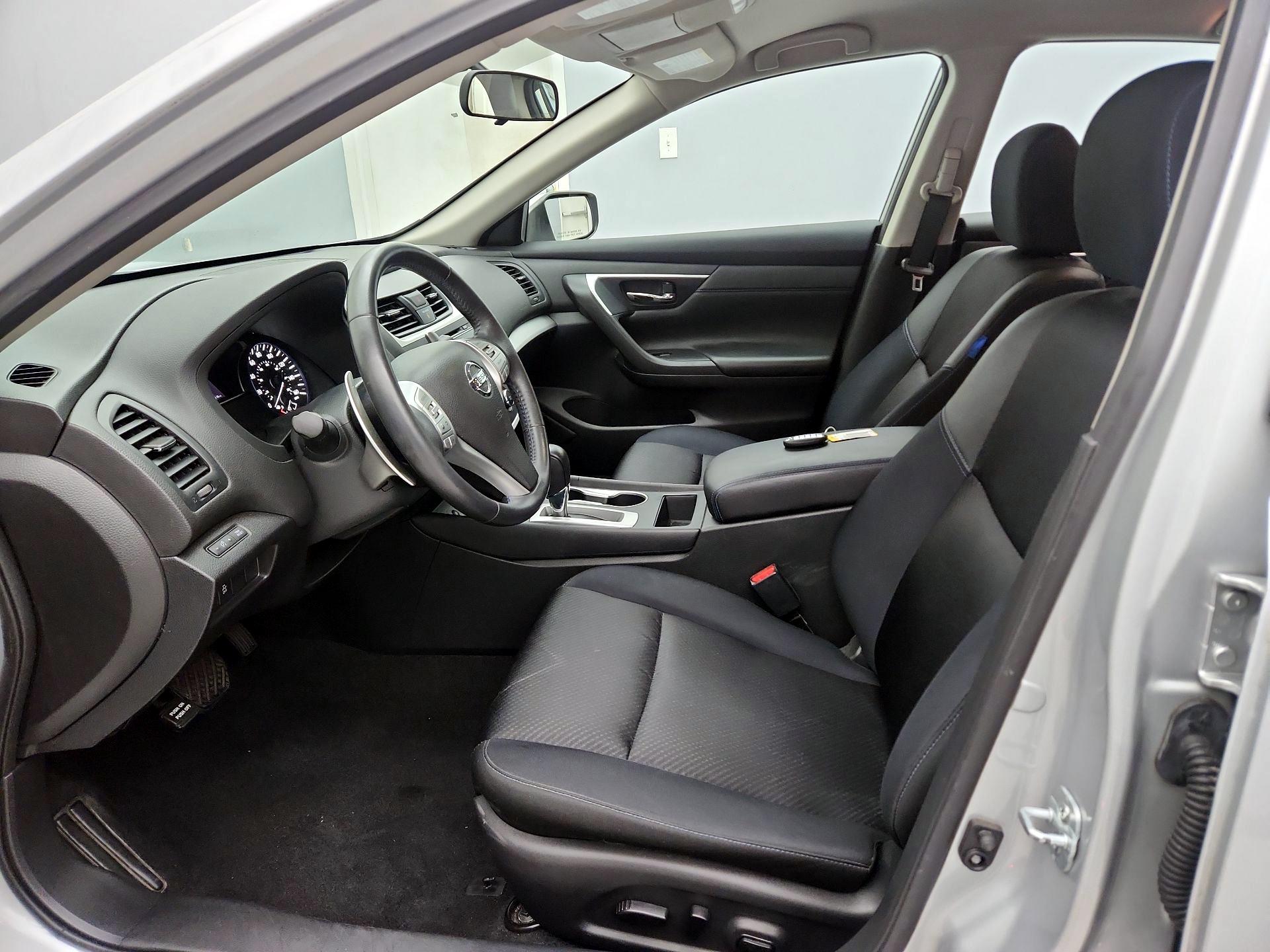 Thumbnail: 2016 Nissan Altima - 11