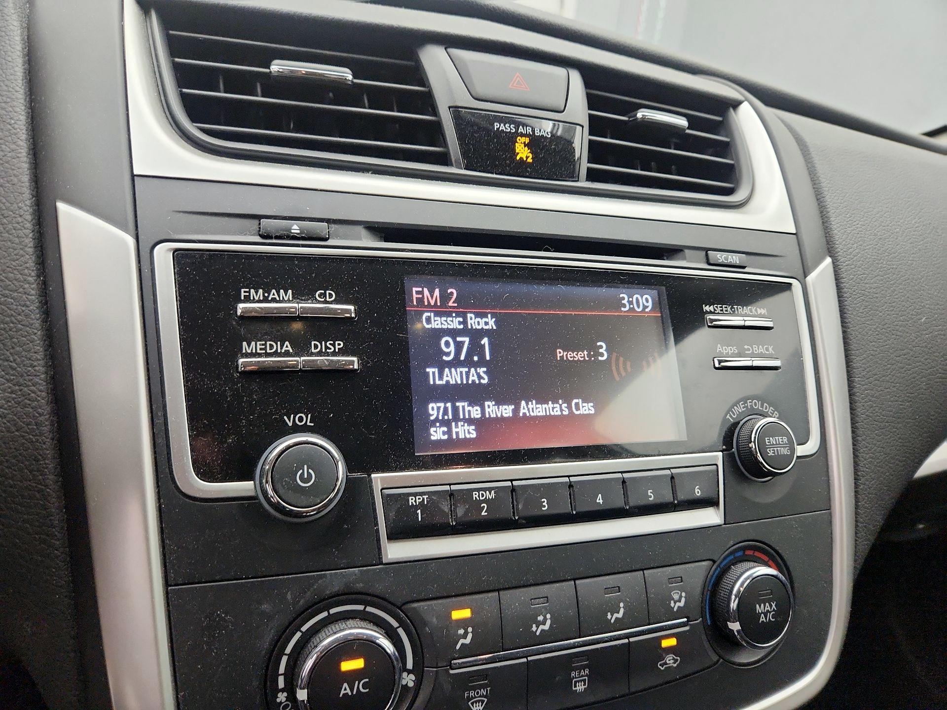 Thumbnail: 2016 Nissan Altima - 15