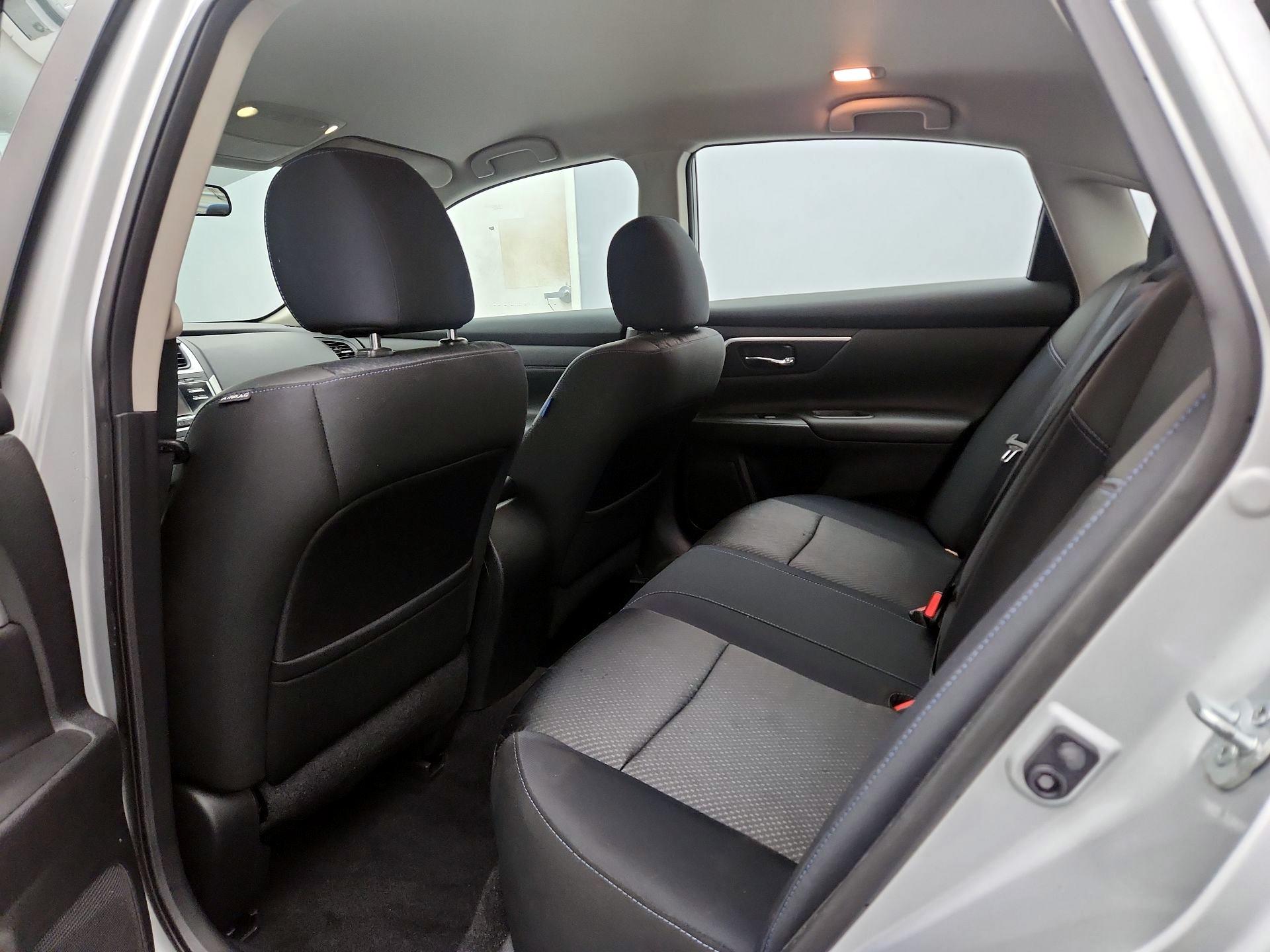 Thumbnail: 2016 Nissan Altima - 19