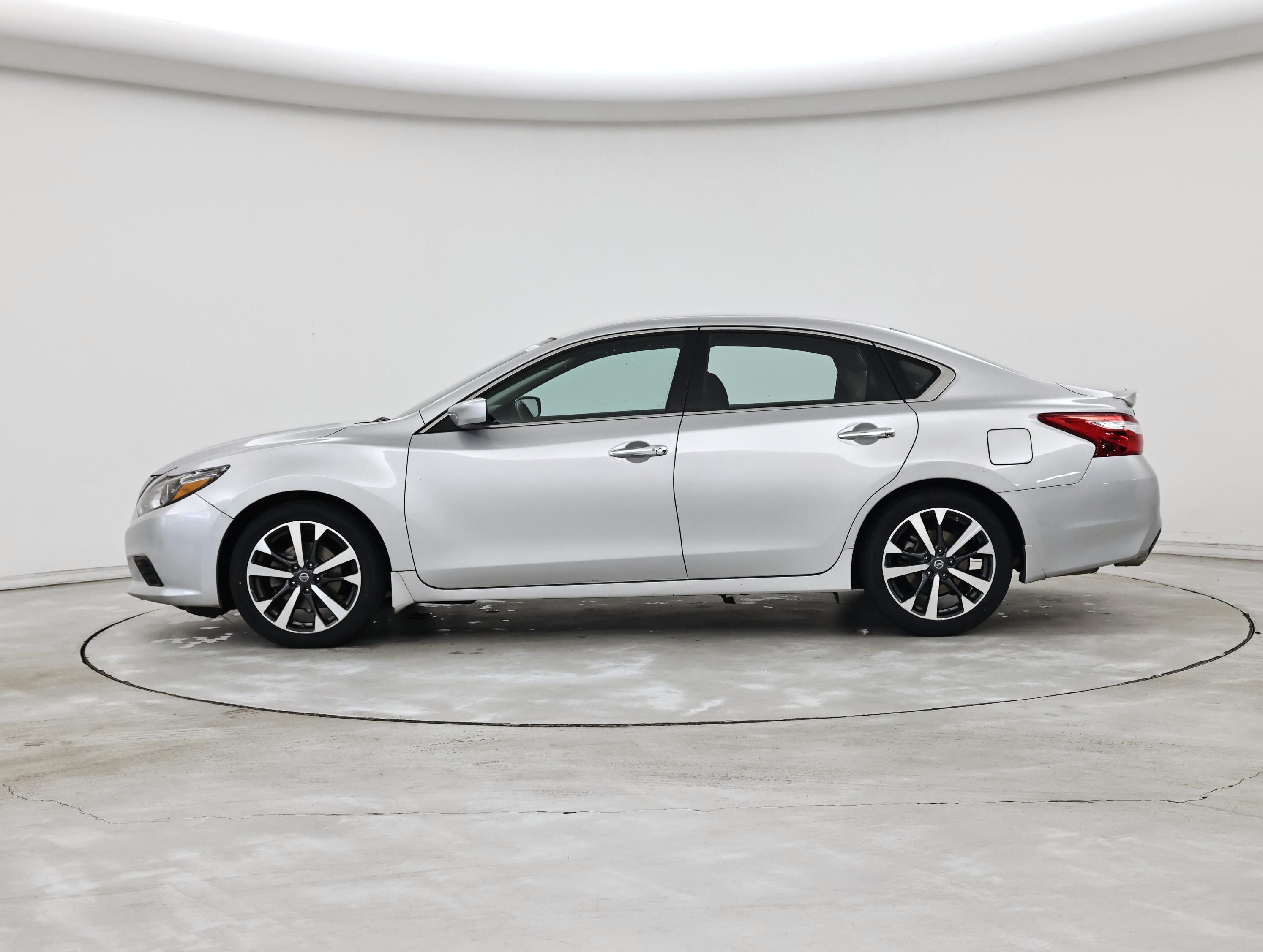 Thumbnail: 2016 Nissan Altima - 3