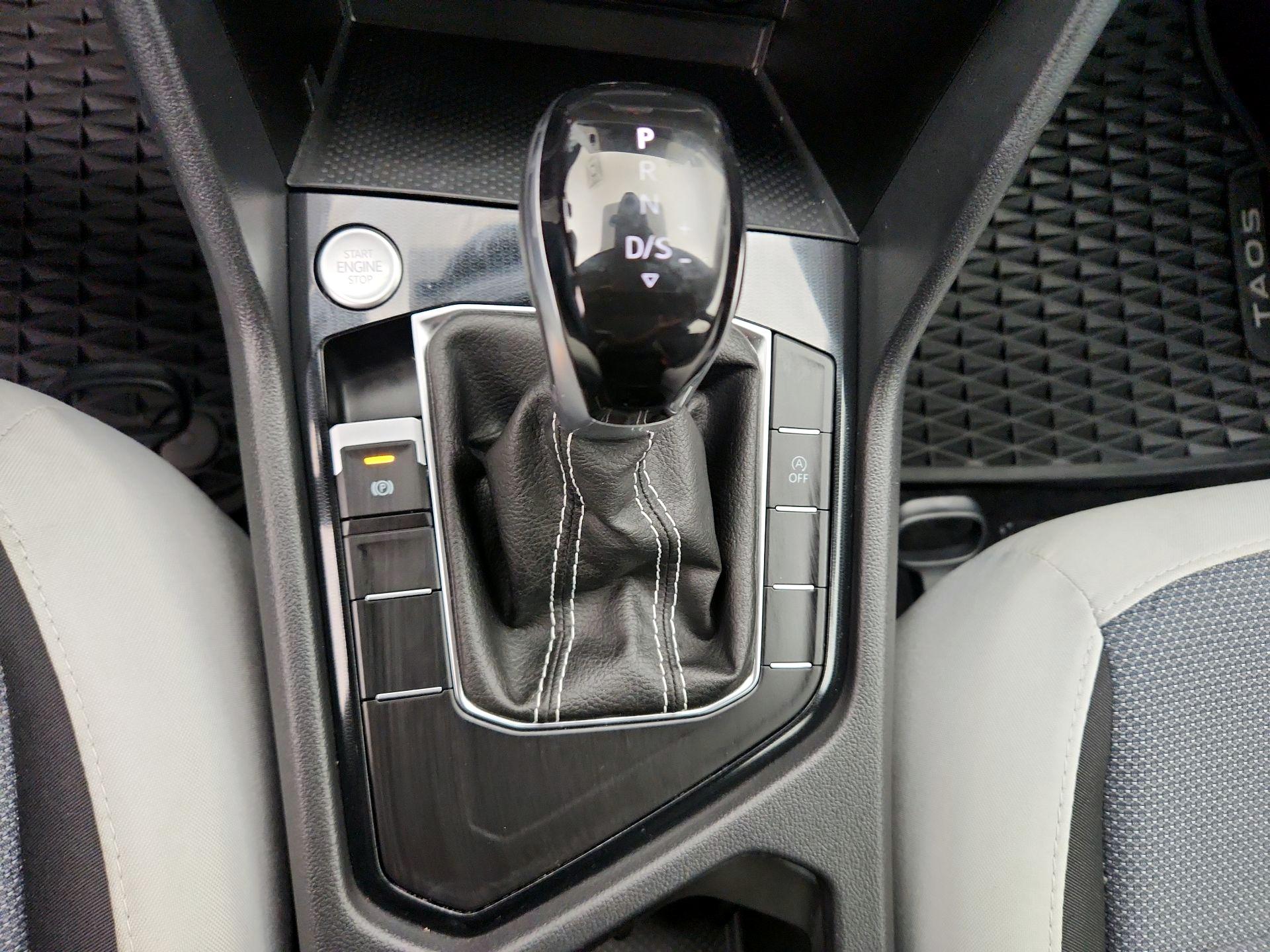 Thumbnail: 2025 Volkswagen Taos - 17