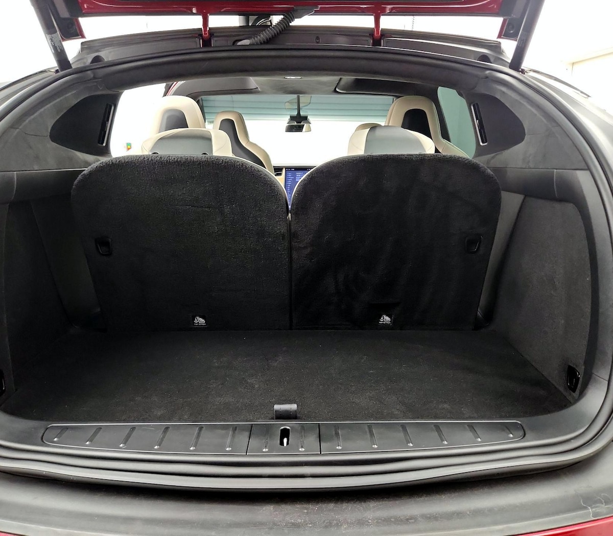 Trunk/Cargo (Seats Up)