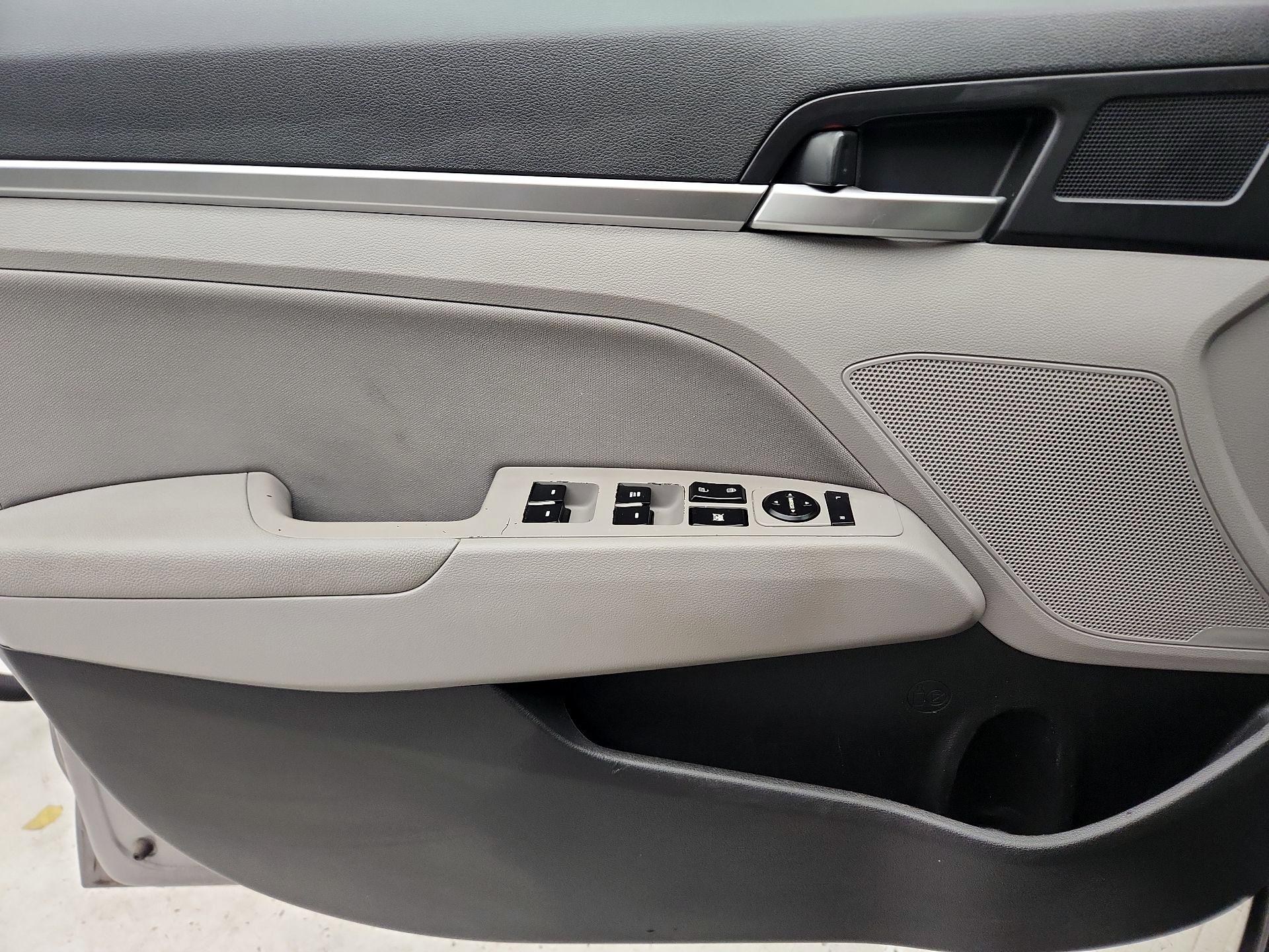 Thumbnail: 2020 Hyundai Elantra - 12
