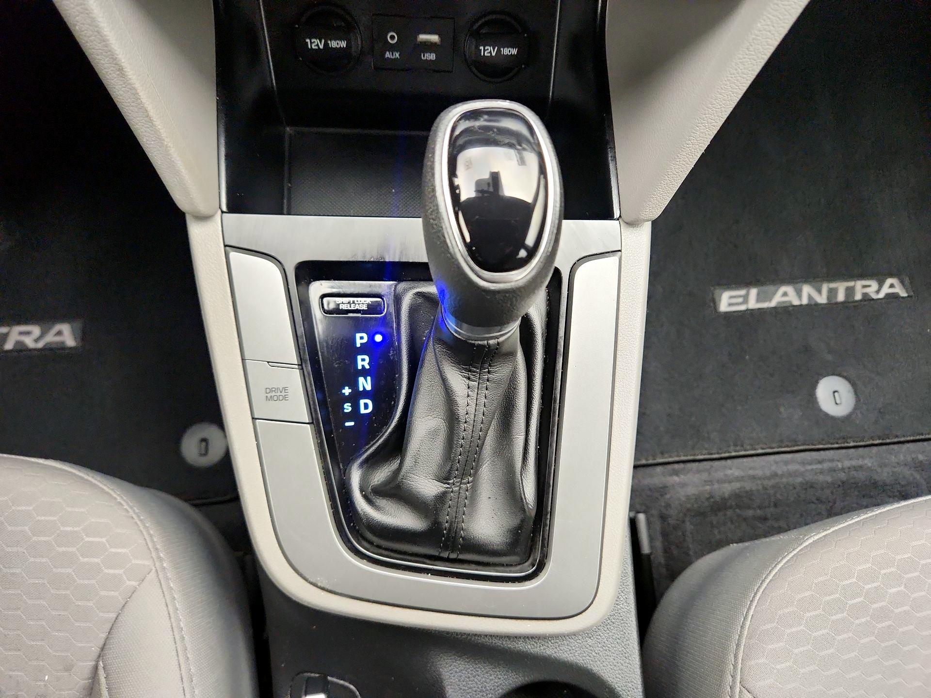 Thumbnail: 2020 Hyundai Elantra - 17