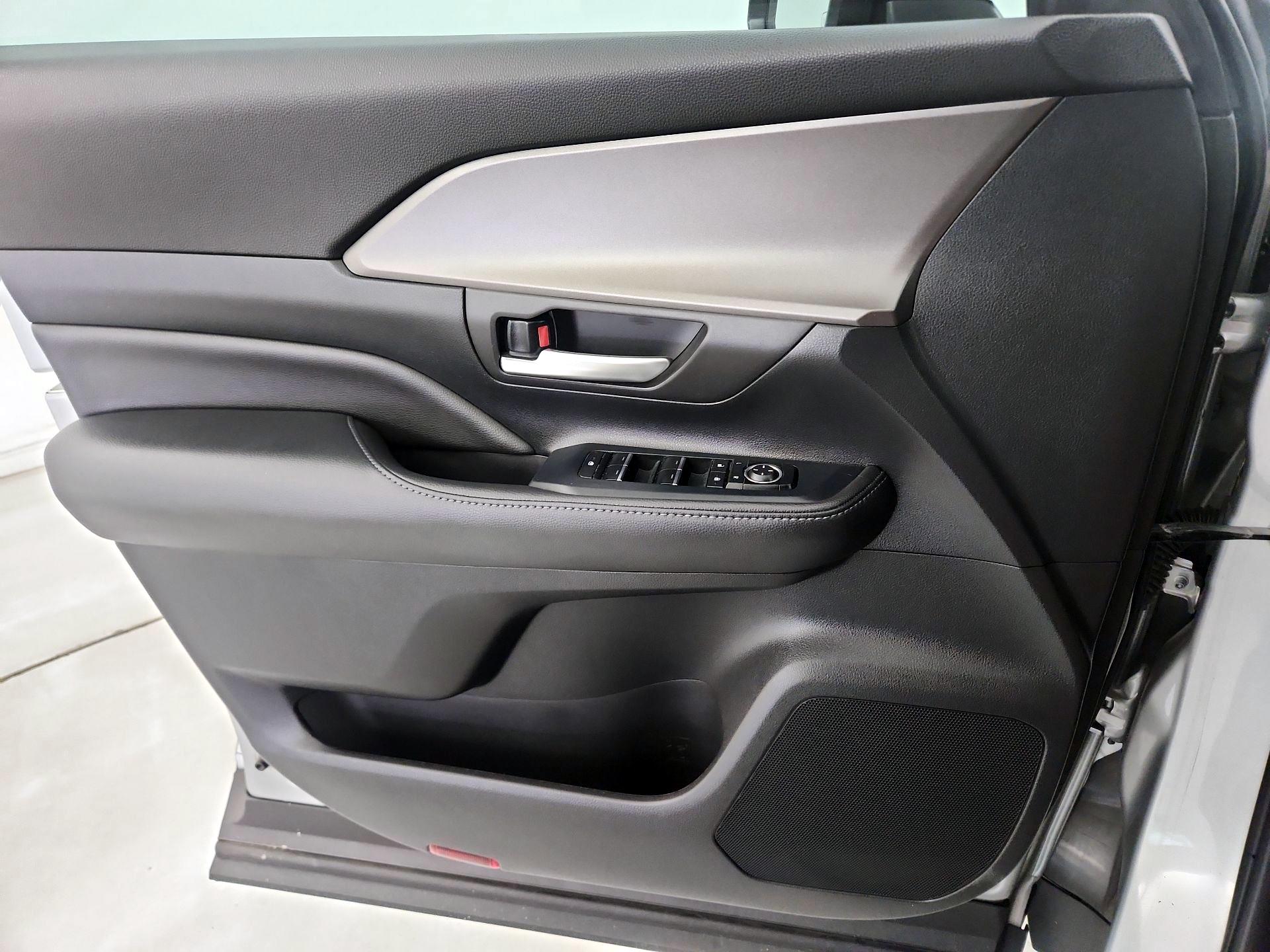 Thumbnail: 2024 Toyota Grand Highlander - 12
