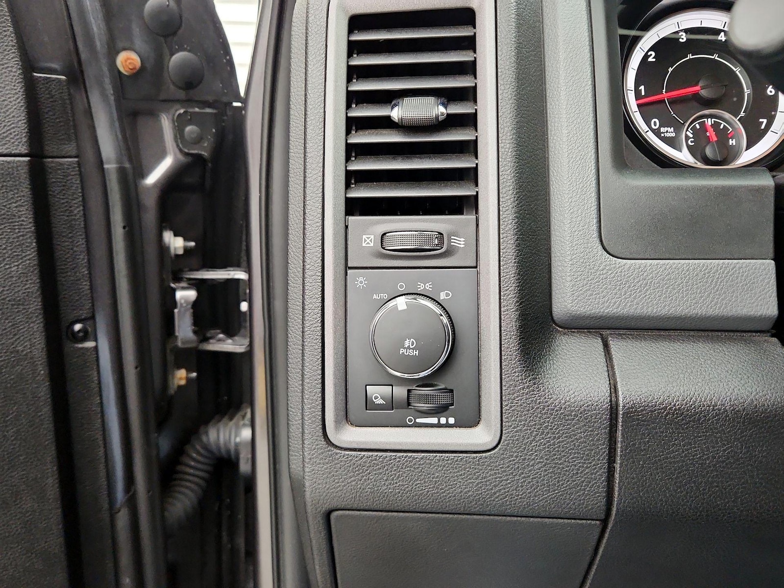 2019 RAM Ram 1500 Classic Express - Photo 14