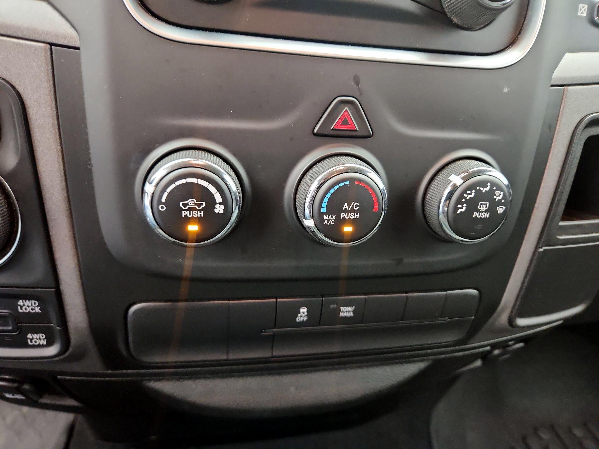 Thumbnail: 2019 RAM 1500 Classic - 16
