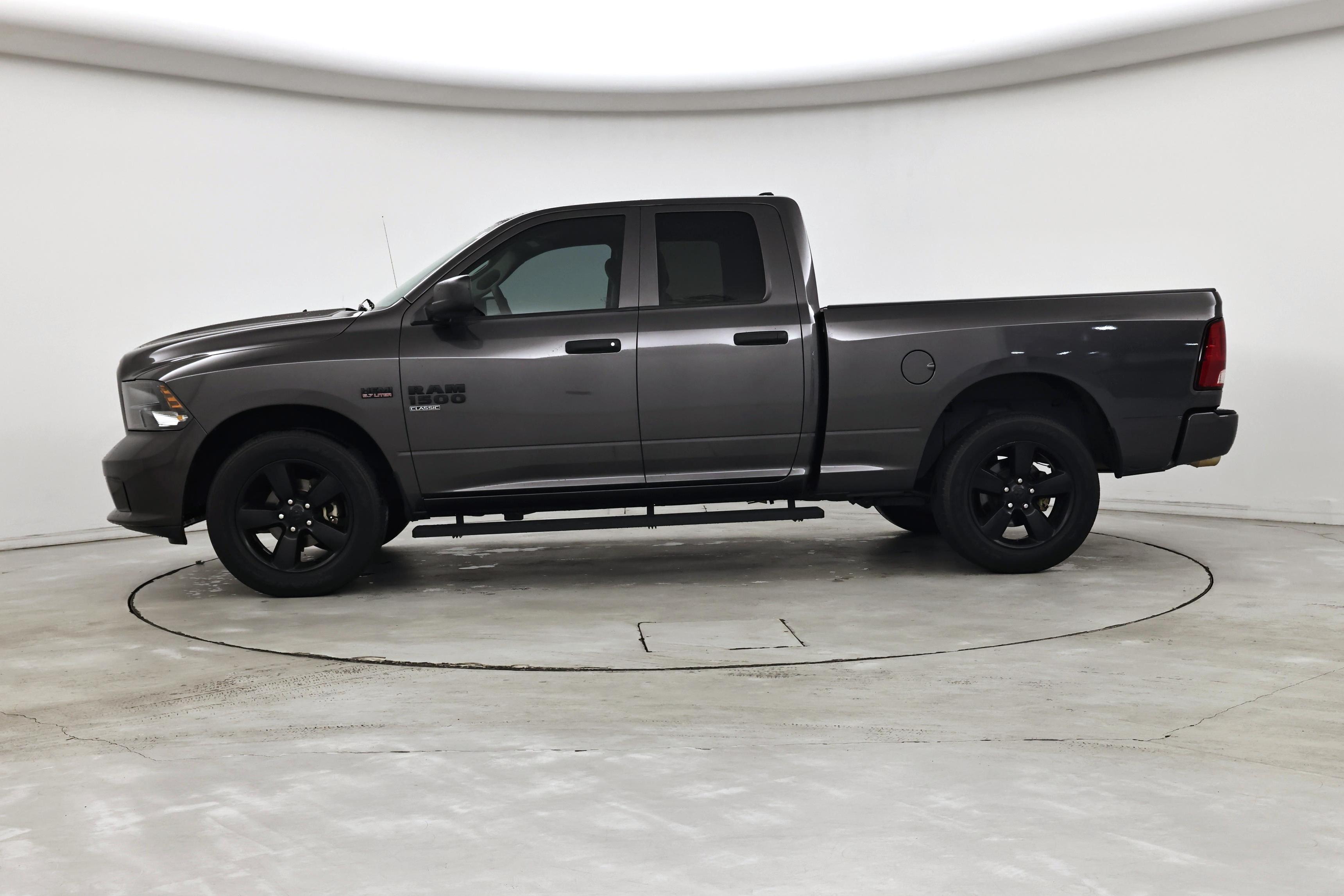 Thumbnail: 2019 RAM 1500 Classic - 3