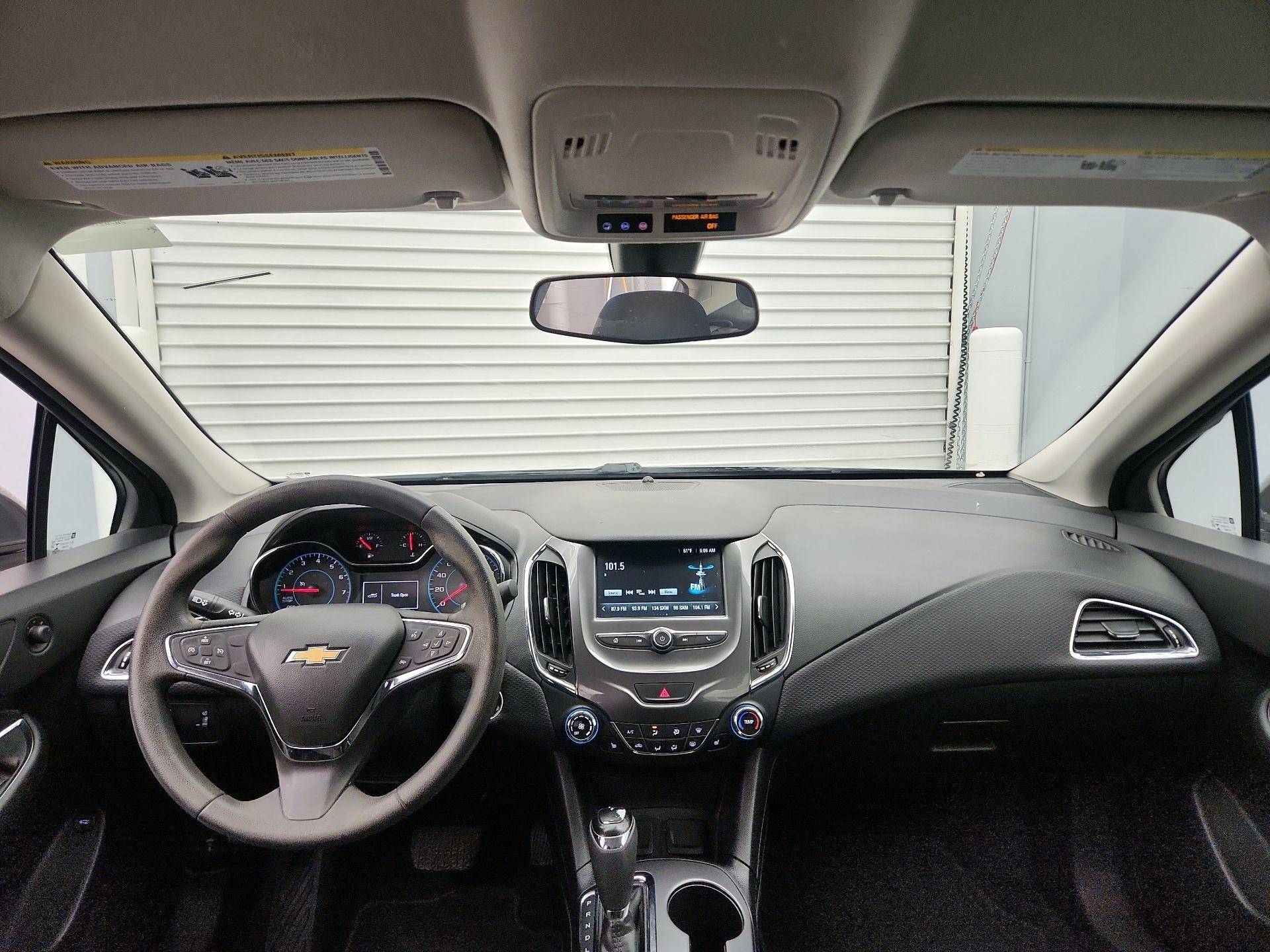 Thumbnail: 2018 Chevrolet Cruze - 9