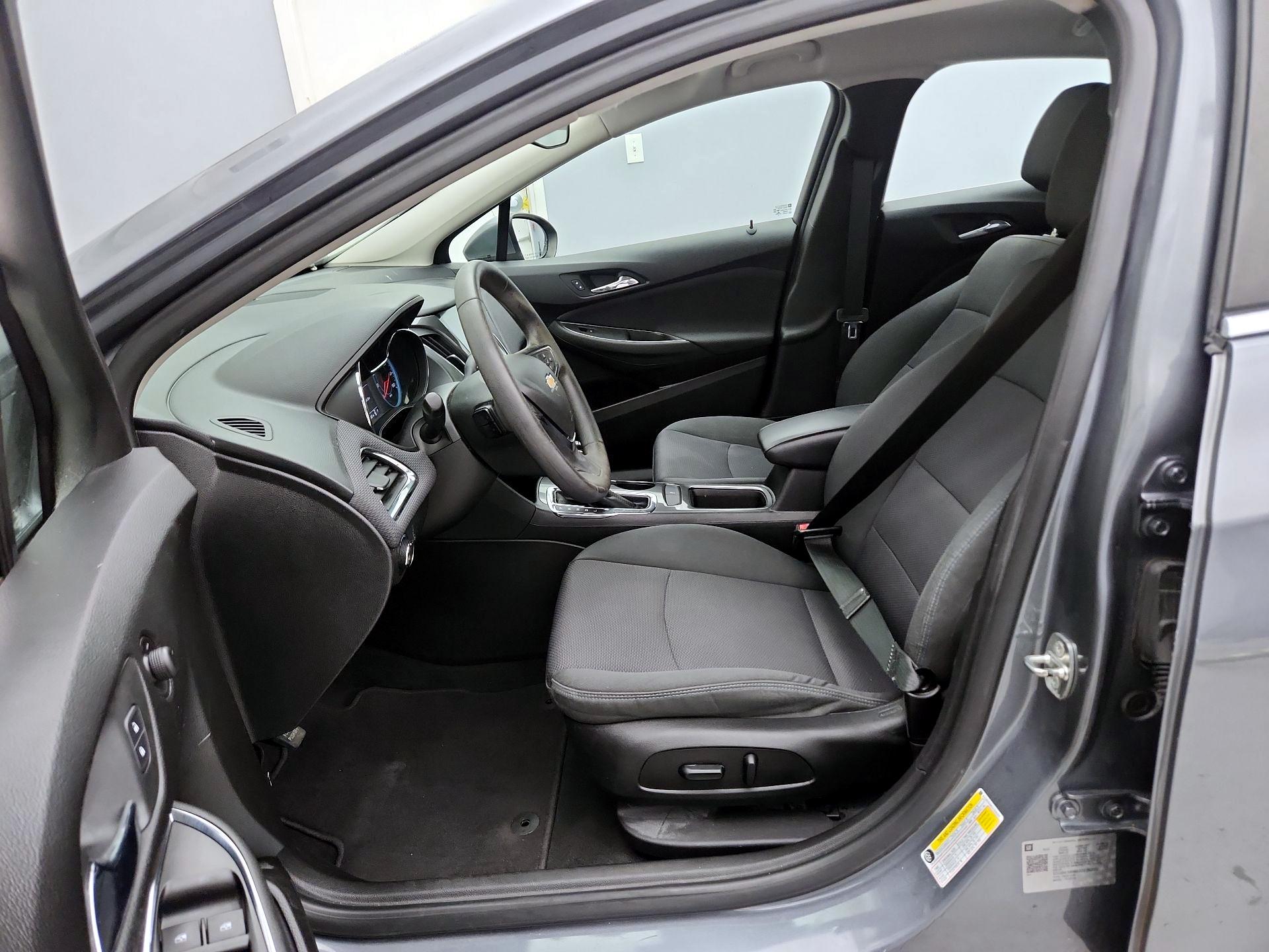 Thumbnail: 2018 Chevrolet Cruze - 11