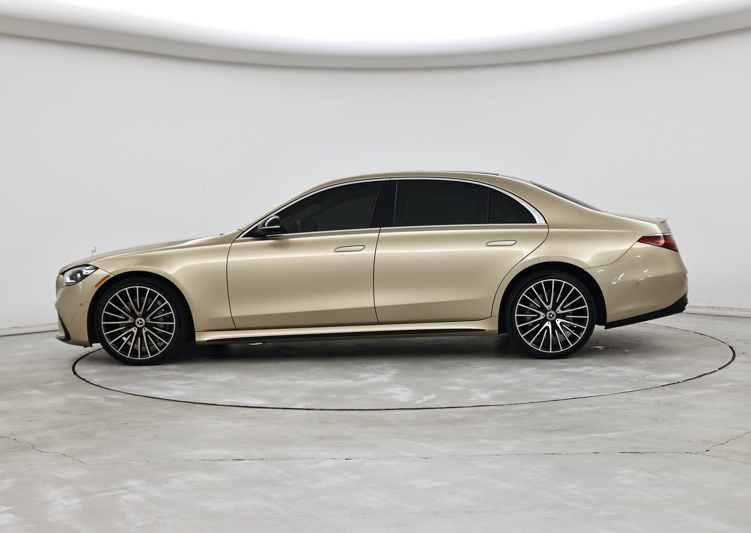 Thumbnail: 2022 Mercedes-Benz S-Class - 3