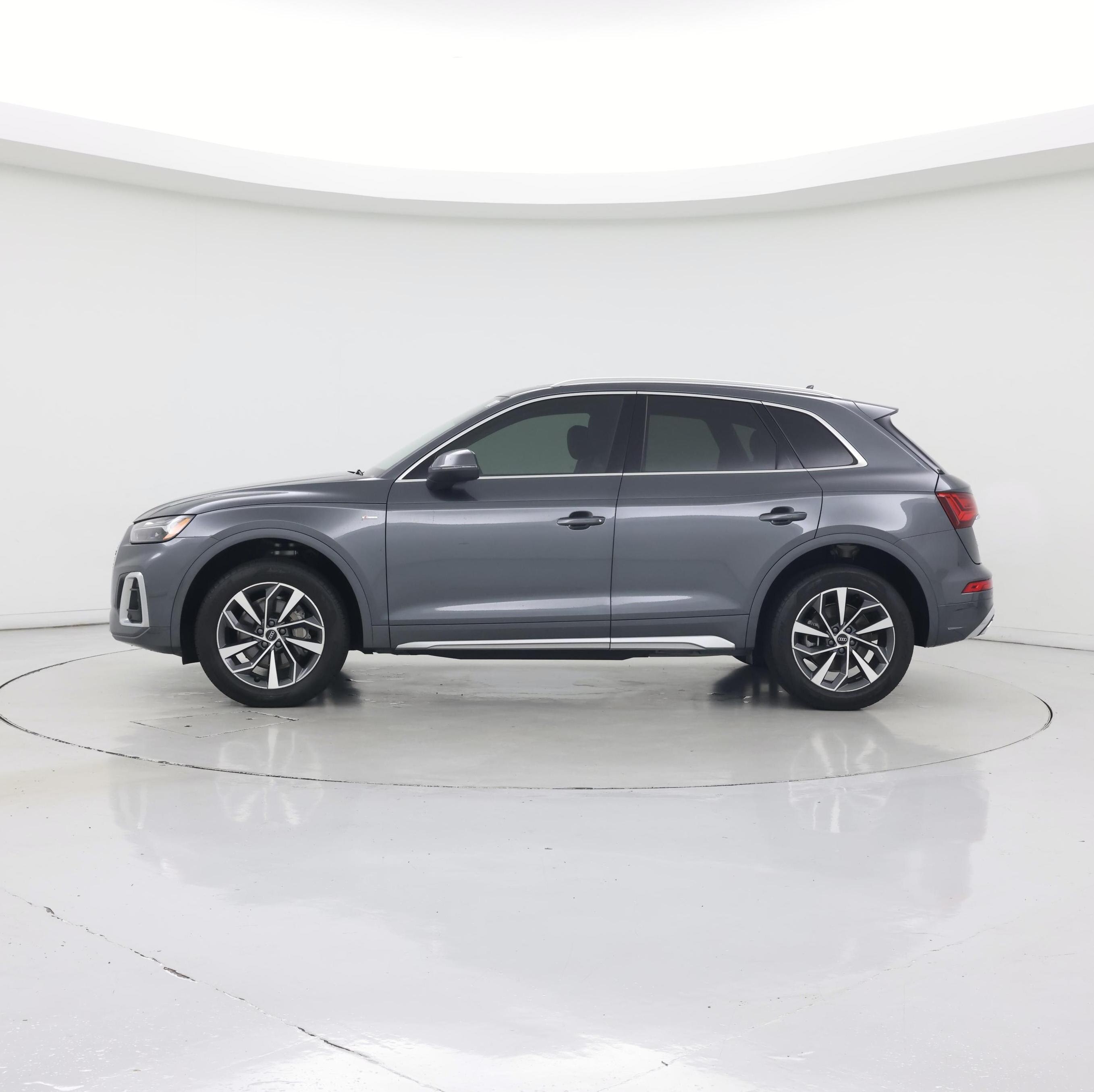 Thumbnail: 2023 Audi Q5 - 3