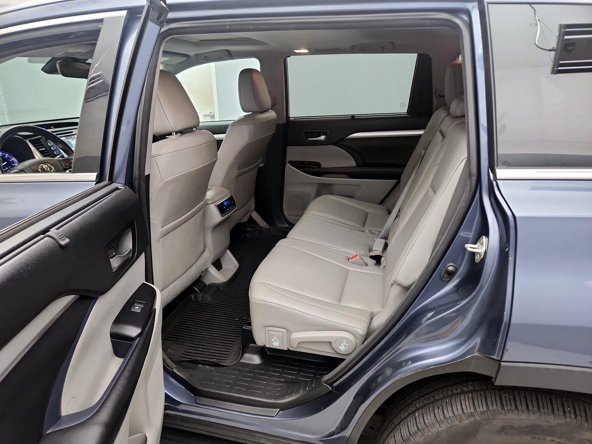 Thumbnail: 2018 Toyota Highlander - 20