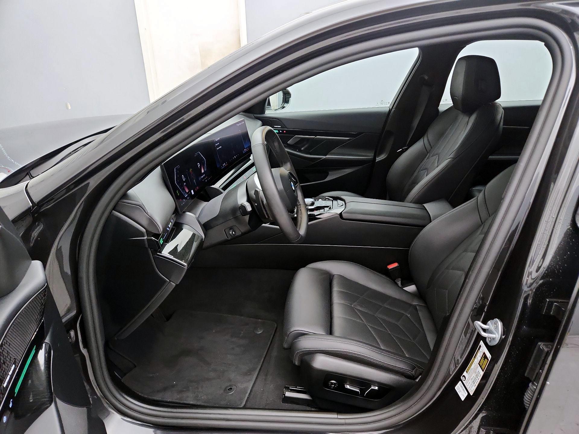 Thumbnail: 2025 BMW 5 Series - 11