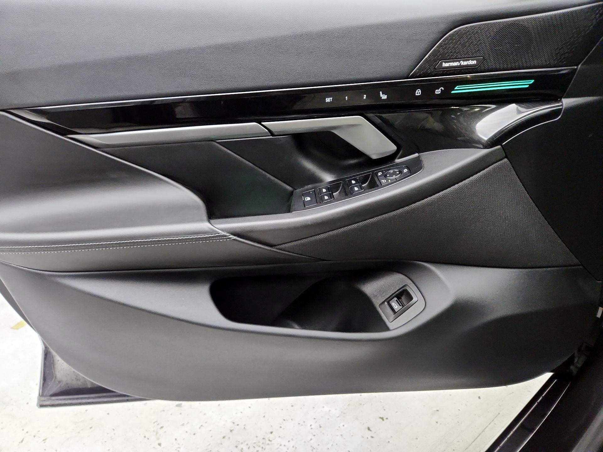 Thumbnail: 2025 BMW 5 Series - 12