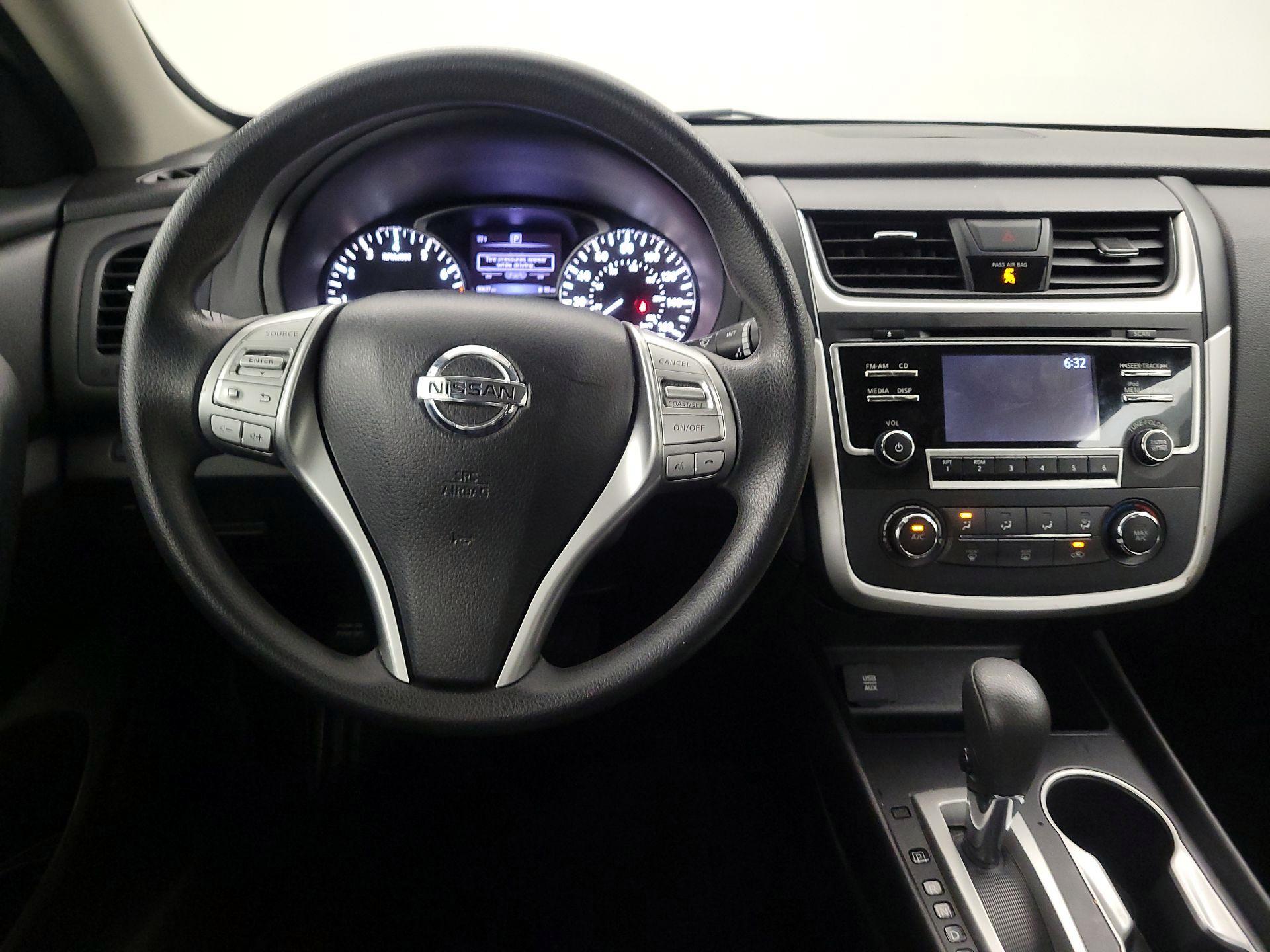 Thumbnail: 2016 Nissan Altima - 10