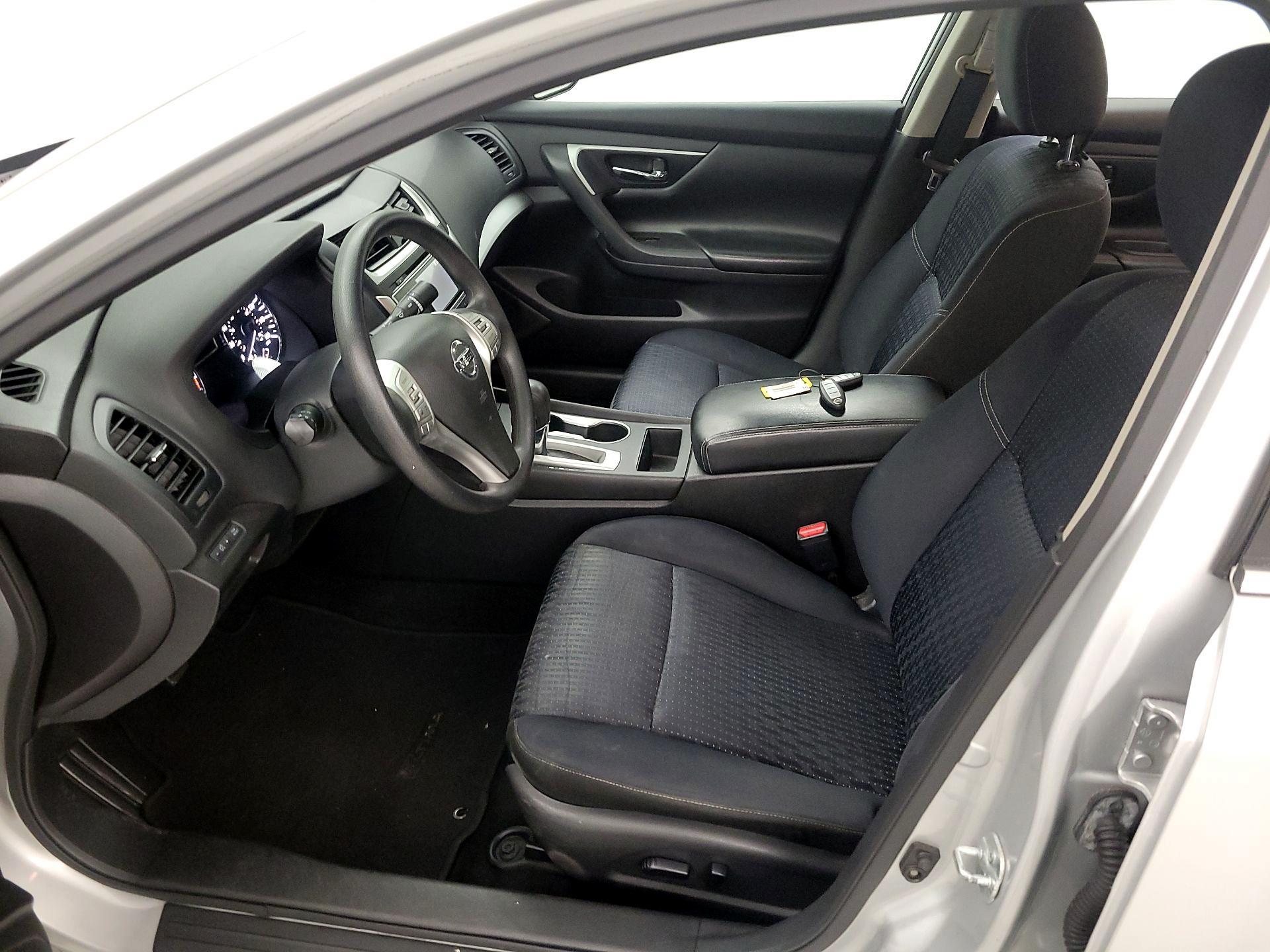 Thumbnail: 2016 Nissan Altima - 11