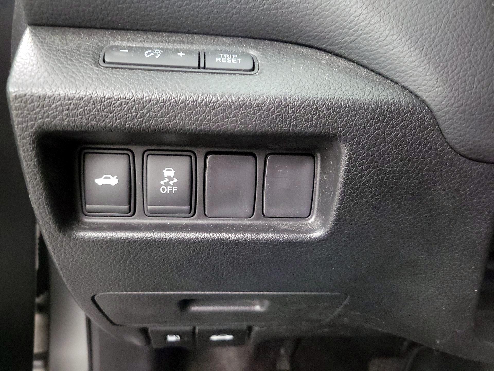 Thumbnail: 2016 Nissan Altima - 13